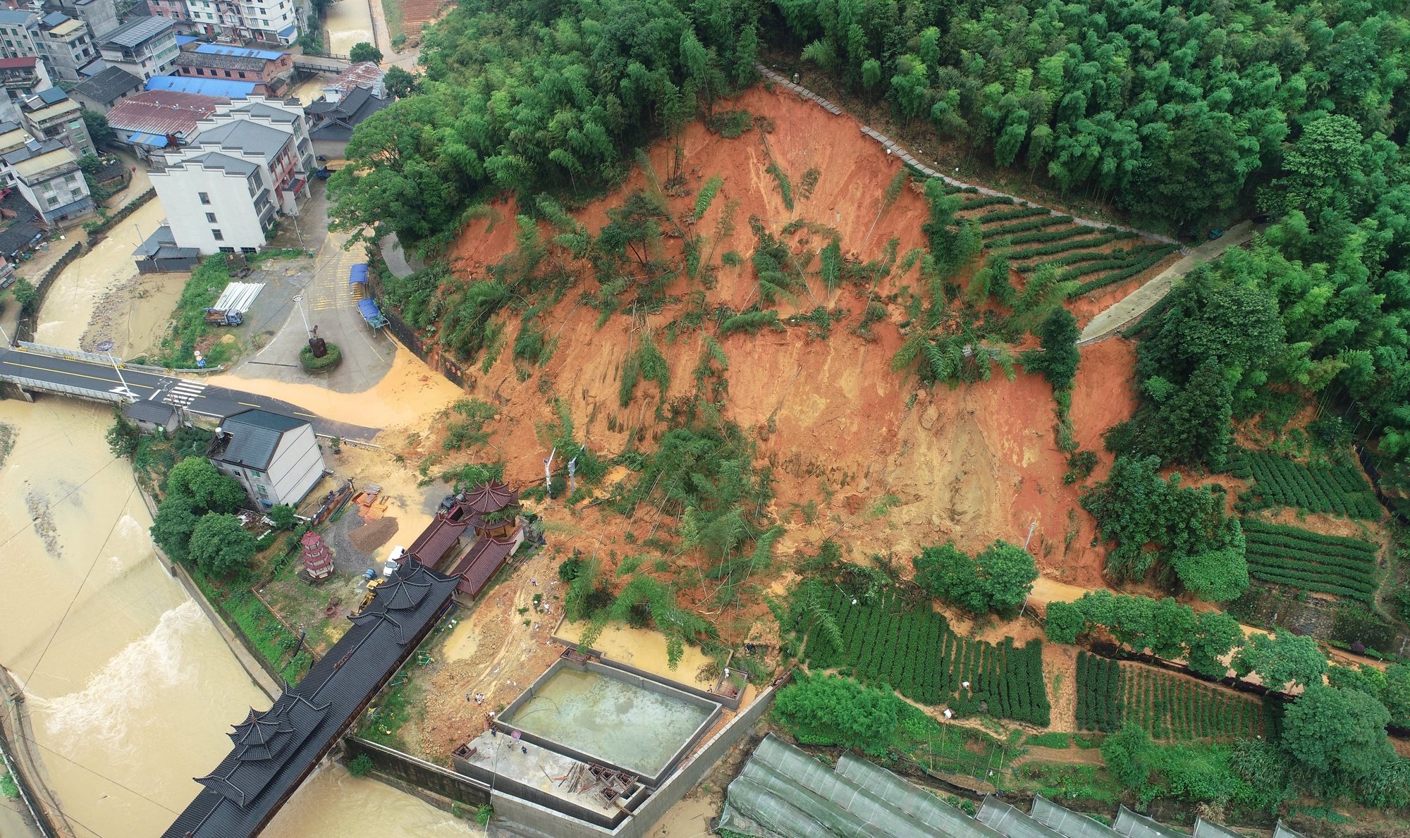 epa11415686 An aerial drone photo taken on 16 June 2024 shows an area affected by torrential rains in Tieshan Township of Zhenghe County, Nanping City, China&#039;s Fujian Province, 16 June 2024. Torrential rains have forced the evacuation of 36,000 people in southeast China&#039;s Fujian Province, the provincial flood control office said 16 June. Days of heavy rains have wreaked havoc in many parts of Fujian, which has declared emergency response to rainstorms, according to China&#039;s state news agency Xinhua.  EPA/XINHUA / Huang Jiemin CHINA OUT / UK AND IRELAND OUT  /       MANDATORY CREDIT  EDITORIAL USE ONLY  EDITORIAL USE ONLY