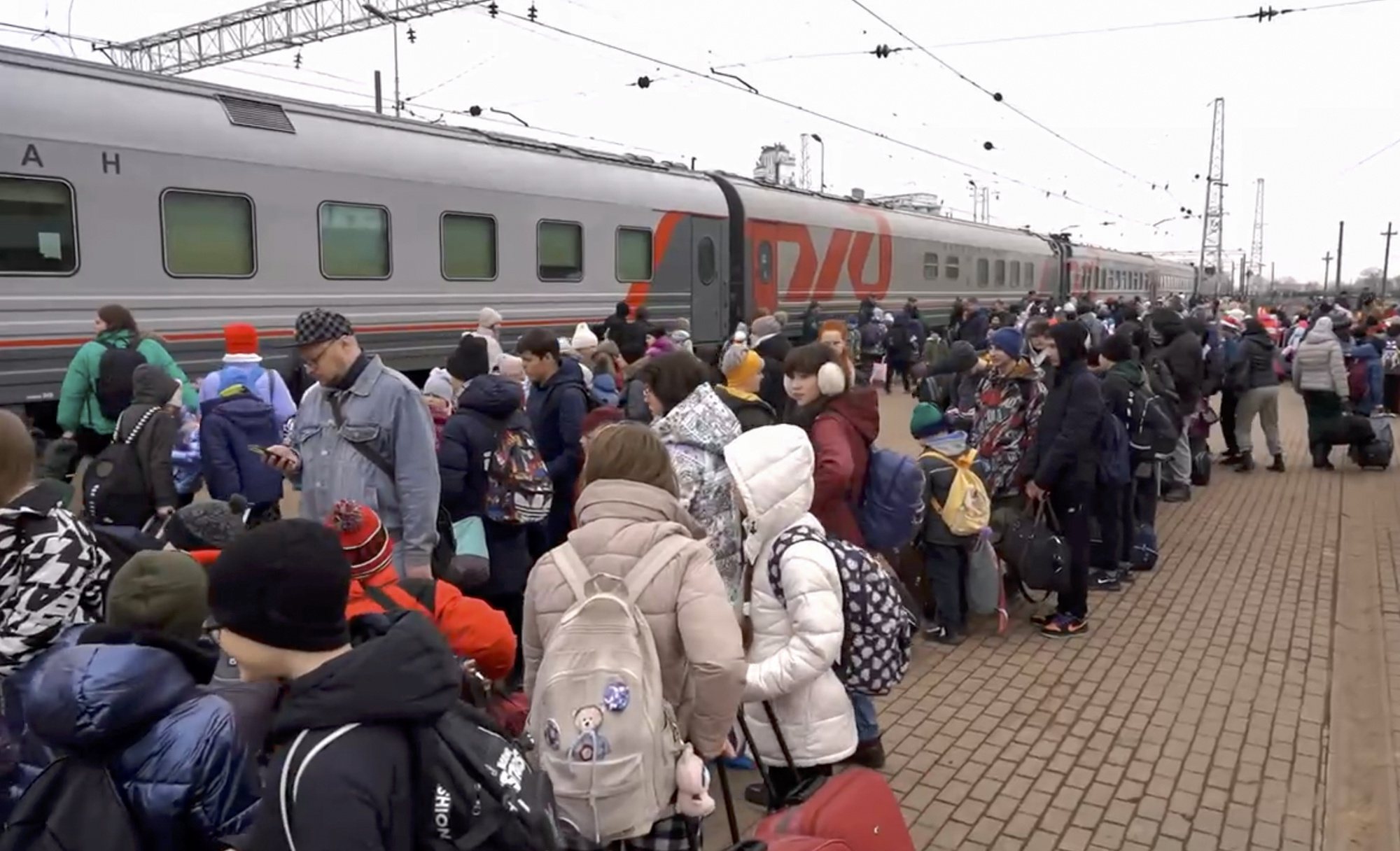 epa11236178 A still image taken from a handout video provided by the Governor of the Belgorod Region Vyacheslav Gladkov shows children gathering on a railway station platform in Belgorod, Russia, 22 March 2024. The authorities of the Belgorod region decided to take about 9,000 children to other regions of Russia due to shelling carried out by Armed Forces of Ukraine (AFU), Gladkov said. Boys and girls from the Grayvoronsky and Shebekinsky urban districts, the Belgorod district, as well as the city of Belgorod went on vacation to children&#039;s health camps. Gladkov said that over the past week, as a result of shelling by the Ukrainian Armed Forces in the Belgorod region, 16 civilians were killed and 98 injured.  EPA/VYACHESLAV GLADCOV HANDOUN HANDOUT   HANDOUT EDITORIAL USE ONLY/NO SALES HANDOUT EDITORIAL USE ONLY/NO SALES