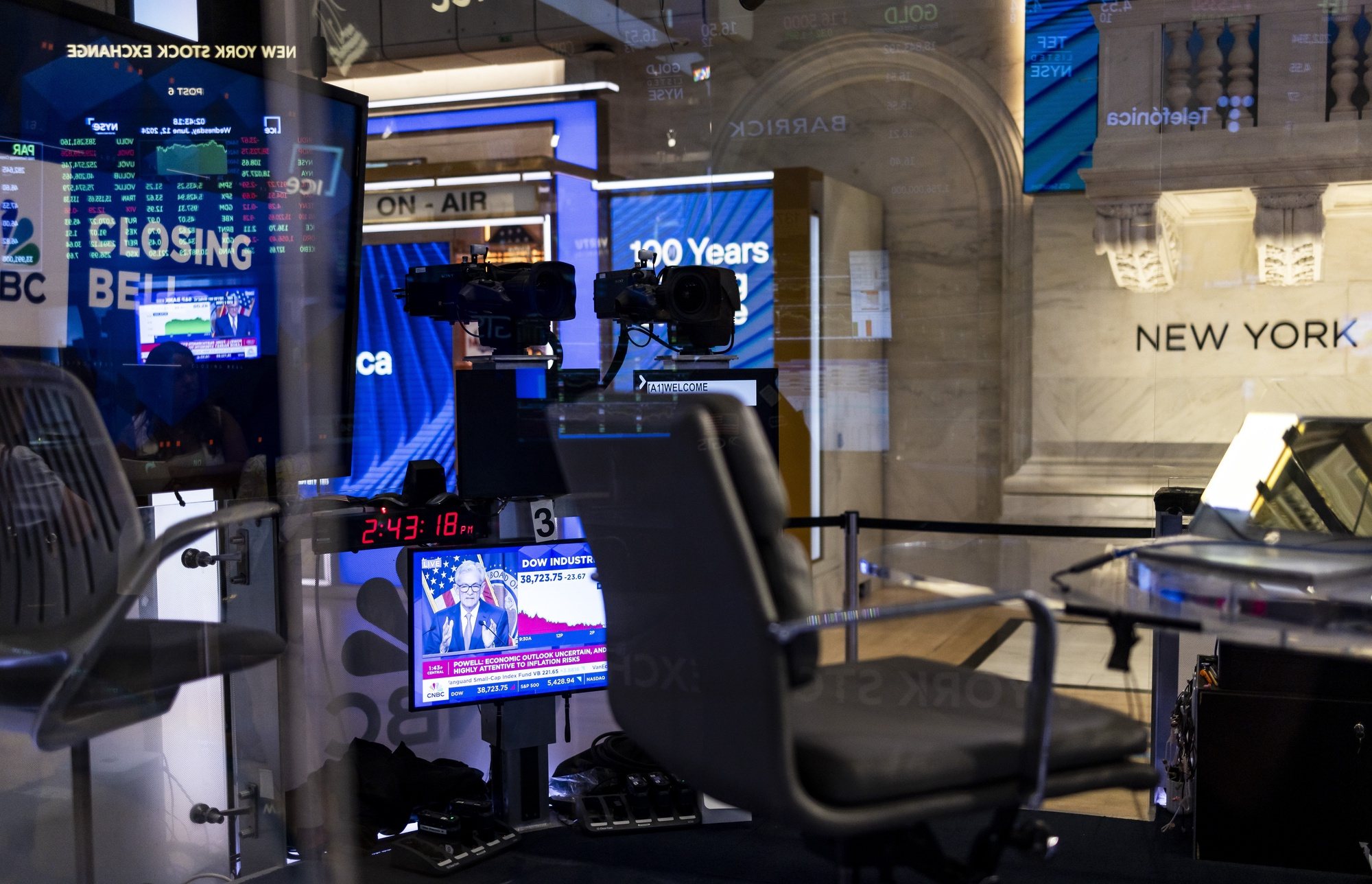 epa11406728 US Federal Reserve Chairman Jerome Powell is seen on a television screen on the floor of the New York Stock Exchange in New York, New York, USA, 12 June 2024. Powell held his press conference in Washington, DC following the US Federal Reserve&#039;s announcement not to raise interest rates.  EPA/JUSTIN LANE