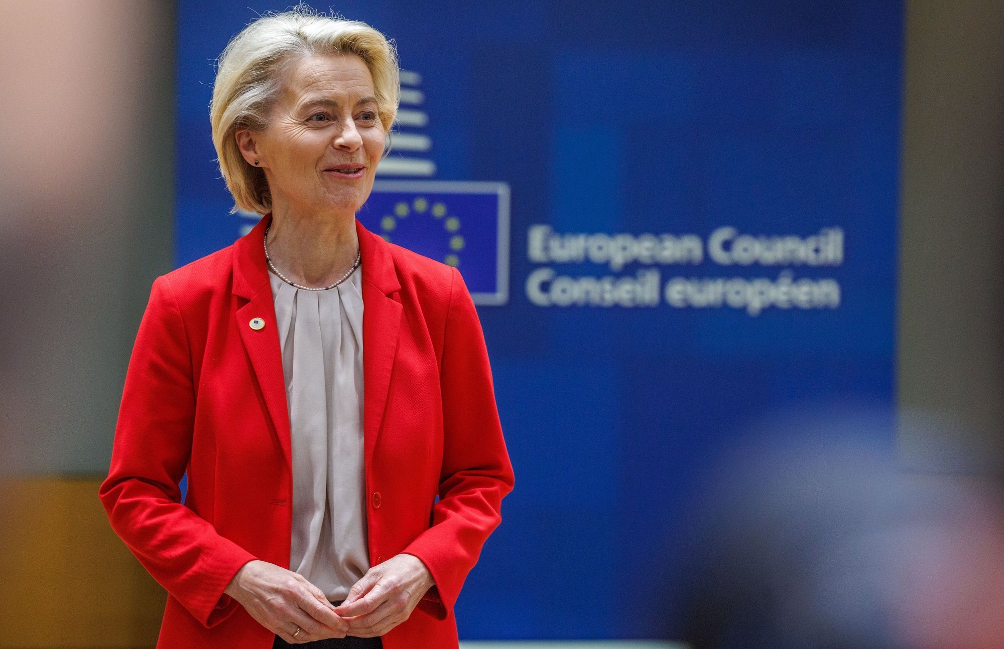 epa11285018 European Commission President Ursula von der Leyen arrives to attend a roundtable during a special meeting of the European Council in Brussels, Belgium, 17 April 2024. EU leaders gather in Brussels for a two-day summit to discuss the economy and competitiveness, as well as Ukraine, Turkey and the Middle East, including Lebanon, among other issues.  EPA/OLIVIER MATTHYS