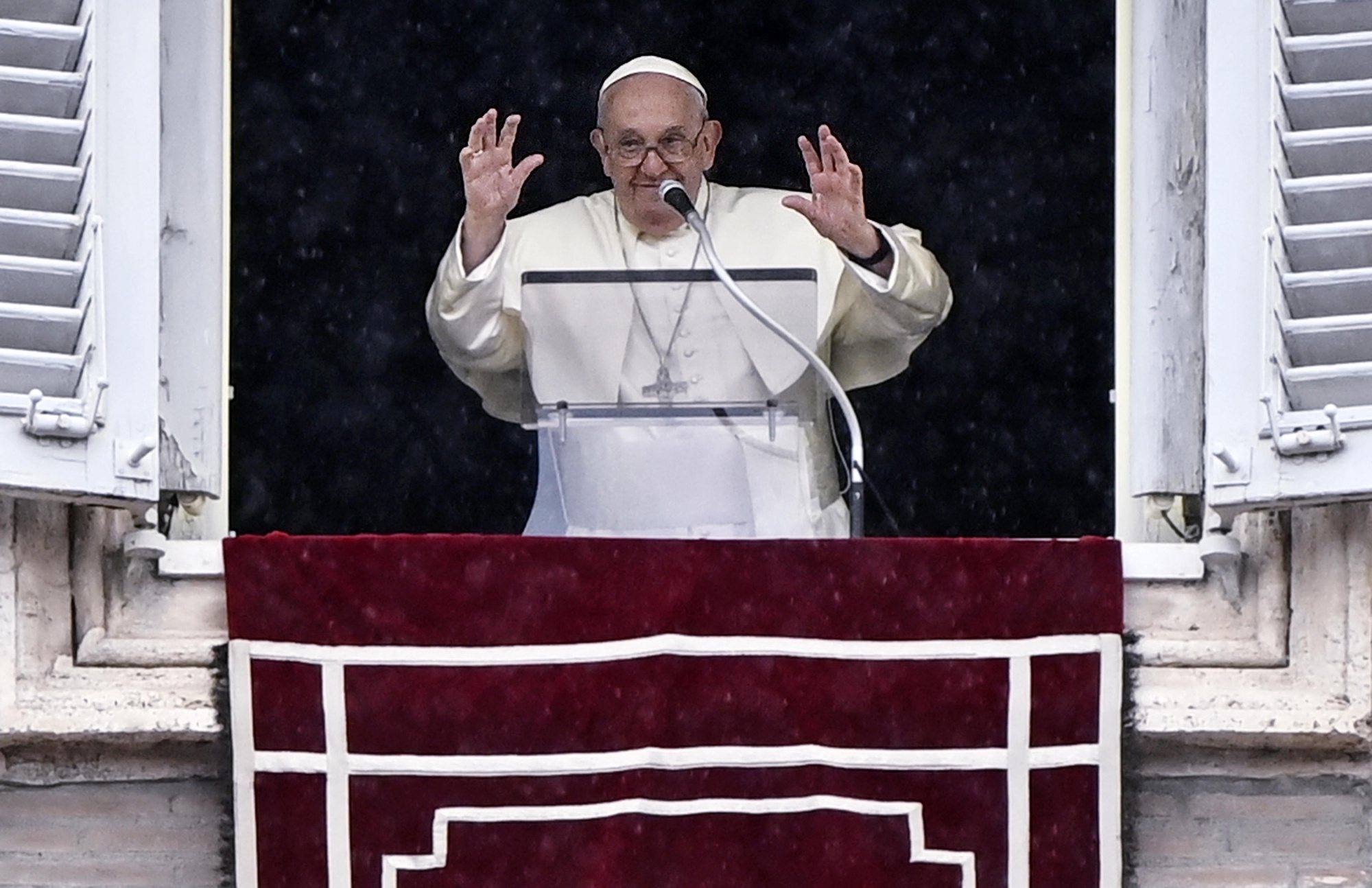 epa11385319 Pope Francis leads his Sunday Angelus prayer from the window of his office overlooking Saint Peter&#039;s Square, Vatican City, 02 June 2024.  EPA/Riccardo Antimiani