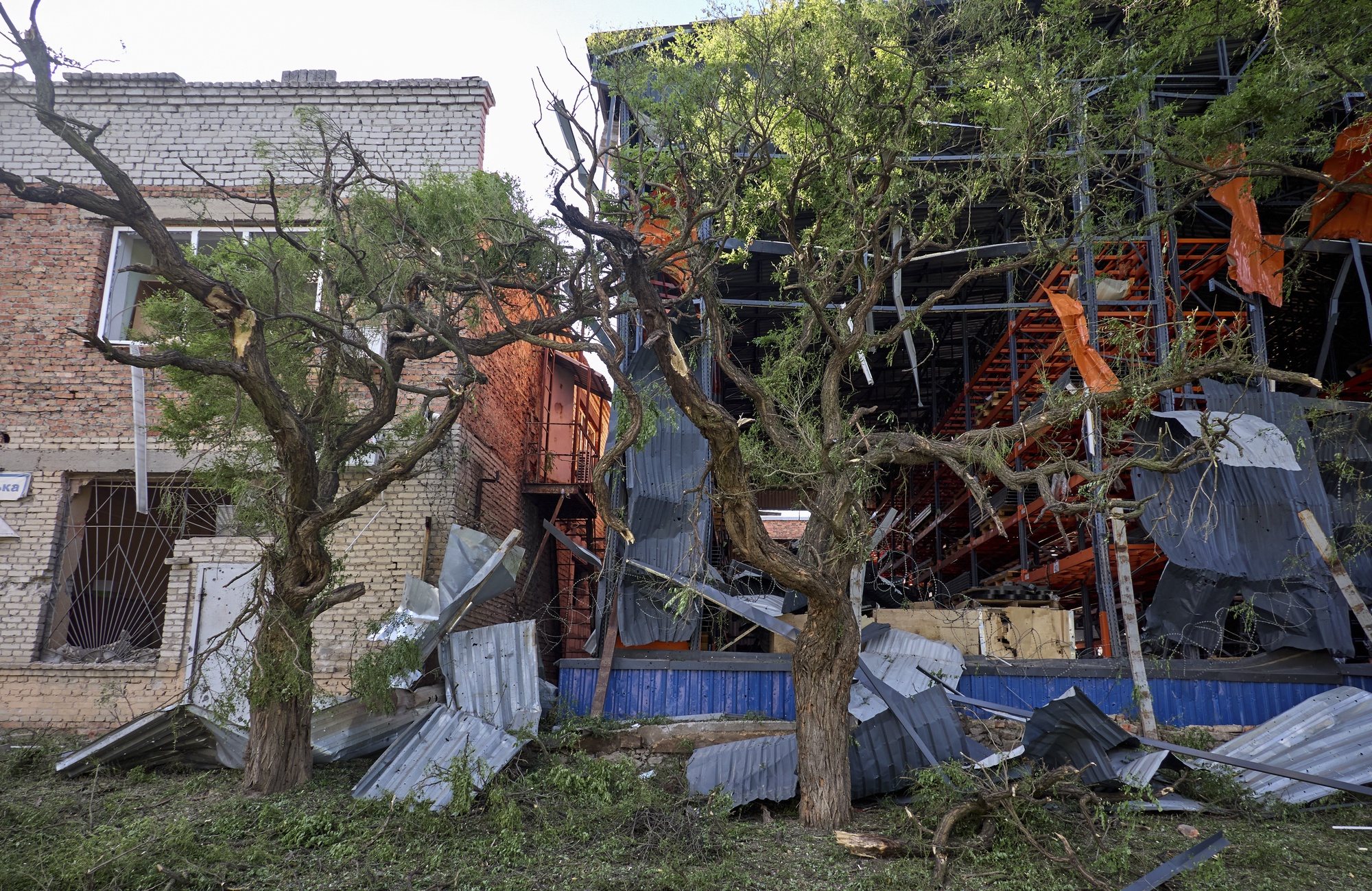 epa11374154 The site of a glide bomb strike in Kharkiv, eastern Ukraine, 27 May 2024, amid the Russian invasion. At least one woman died and 11 other people were wounded as Russian troops hit Kharkiv city with three glide bombs, the Kharkiv Regional Prosecutor&#039;s Office said on 27 May.  EPA/SERGEY KOZLOV