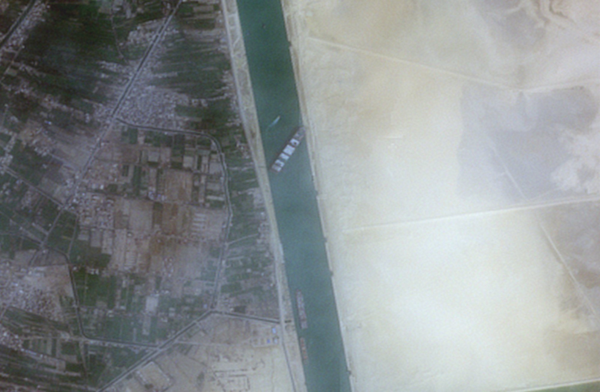 Lusa_Canal do Suez interrompido há três dias sem estimativa de desbloqueio
