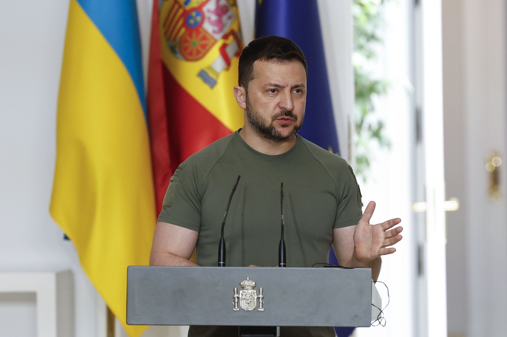 epa11373462 Ukrainian President Volodymyr Zelensky (L) attends a joint press conference together with Spanish Prime Minister Pedro Sanchez (unseen), after their meeting at La Moncloa Palace, in Madrid, Spain, 27 May 2024.  EPA/CHEMA MOYA