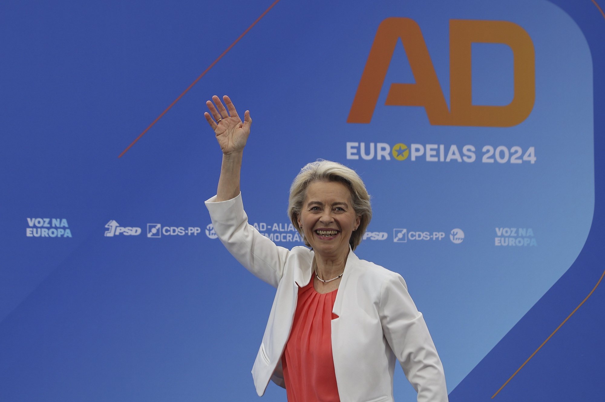 epa11394282 The EPP (European Popular Party) candidate for the presidency of the European Comission, Ursula von der Leyen, delivers a speech during a Democratic Alliance (AD) rally as part of the campaign for the European elections, in Porto, Portugal, 06 June 2024. In Portugal, the European elections take place on 09 June and will be contested by 17 parties and coalitions.  EPA/TIAGO PETINGA