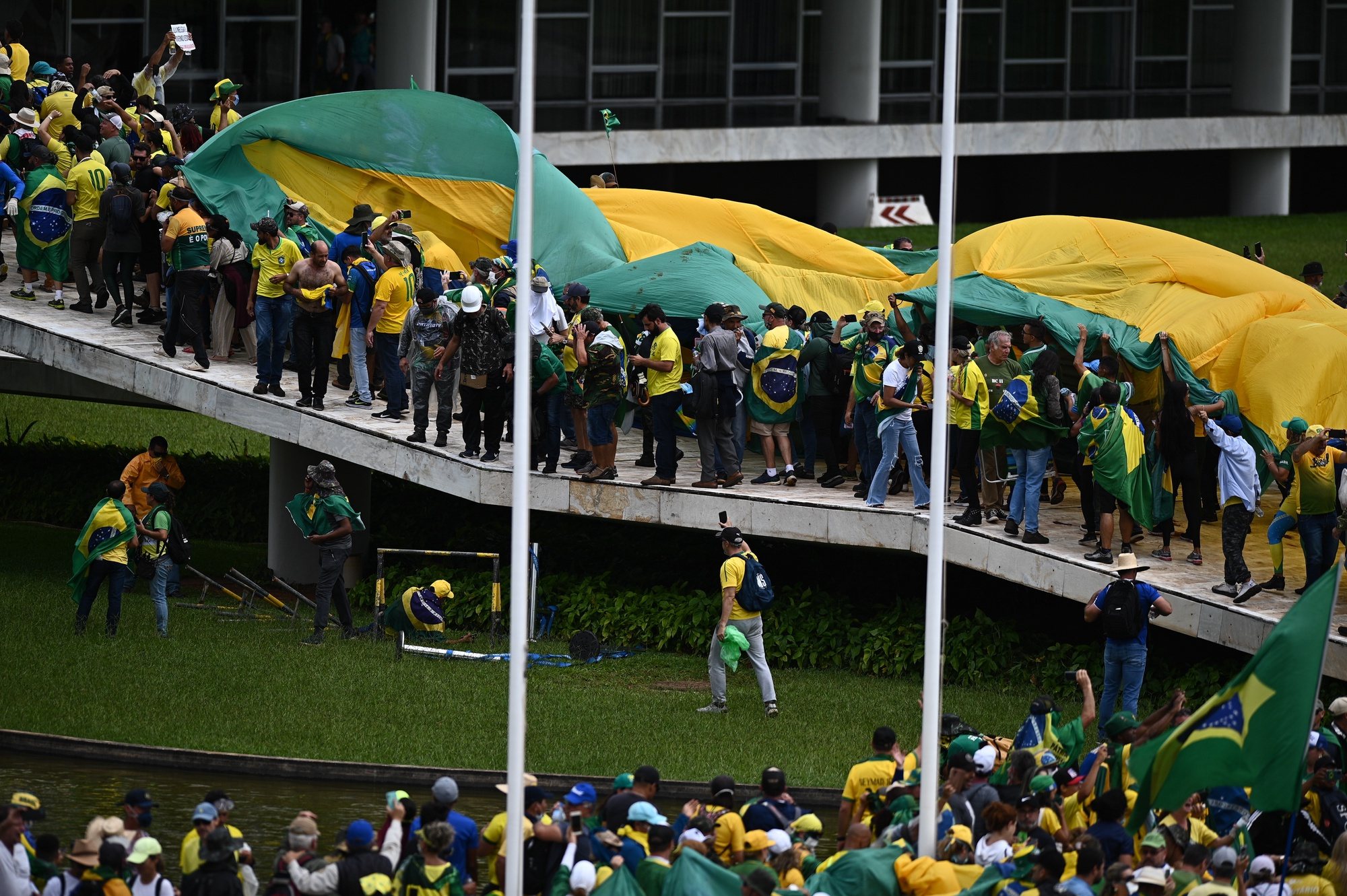 epa10396227 Bolsonaro supporters storm the National Congress in Brasilia, Brazil, 08 January 2023. Hundreds of supporters of former Brazilian President Jair Bolsonaro invaded the headquarters of the National Congress, and also Supreme Court and the Planalto Palace, seat of the Presidency of the Republic, in a demonstration calling for a military intervention to overthrow President Luiz Inacio Lula da Silva. The crowd broke through the cordons of security forces and forced their way to the roof of the buildings of the Chamber of Deputies and the Senate, and some entered inside the legislative headquarters.  EPA/ANDRE BORGES