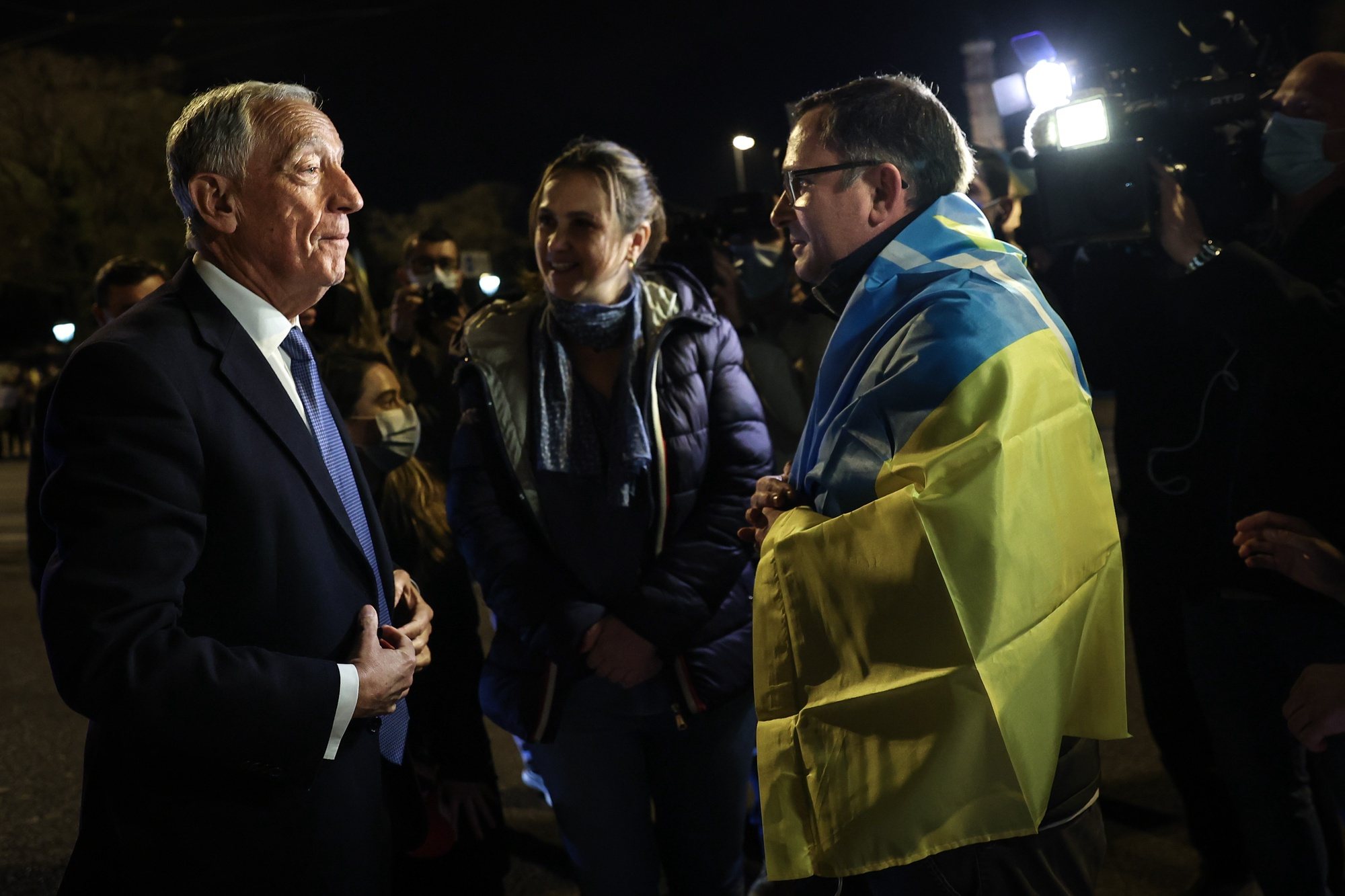 The Portuguese President of the Republic, Marcelo Rebelo de Sousa (L), takes part in the Human Cordon for Peace in Ukraine that gathered in front of  Belem Presidential Palace, Lisbon, Portugal, 26 February 2022. RODRIGO ANTUNES/LUSA