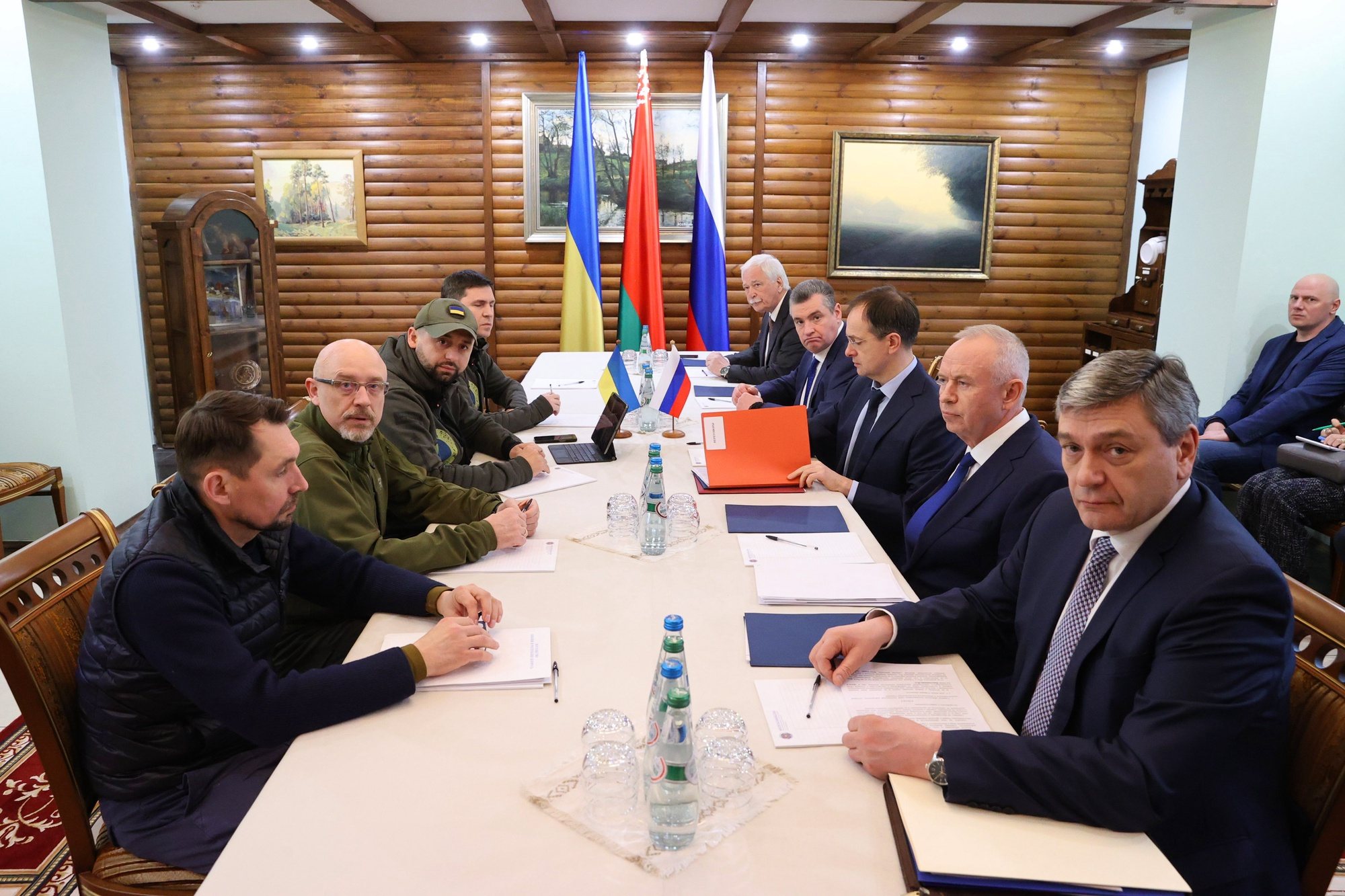 epa09807683 A handout photo made available by BelTA news agency shows head of Russian delegation, Russian presidential aide Vladimir Medinsky (3-R), Ukrainian Defence Minister Oleksii Reznikov (2-L) and other Russian (R) and Ukrainian (L) delegations members attend Russia-Ukraine ceasefire negotiations, at an undisclosed location in the Brest region, Belarus, 07 March 2022. Russian troops entered Ukraine on 24 February prompting the country&#039;s president to declare martial law and triggering a series of severe economic sanctions imposed by Western countries on Russia.  EPA/MAXIM GUCHEK / BELTA HANDOUT MANDATORY CREDIT HANDOUT EDITORIAL USE ONLY/NO SALES