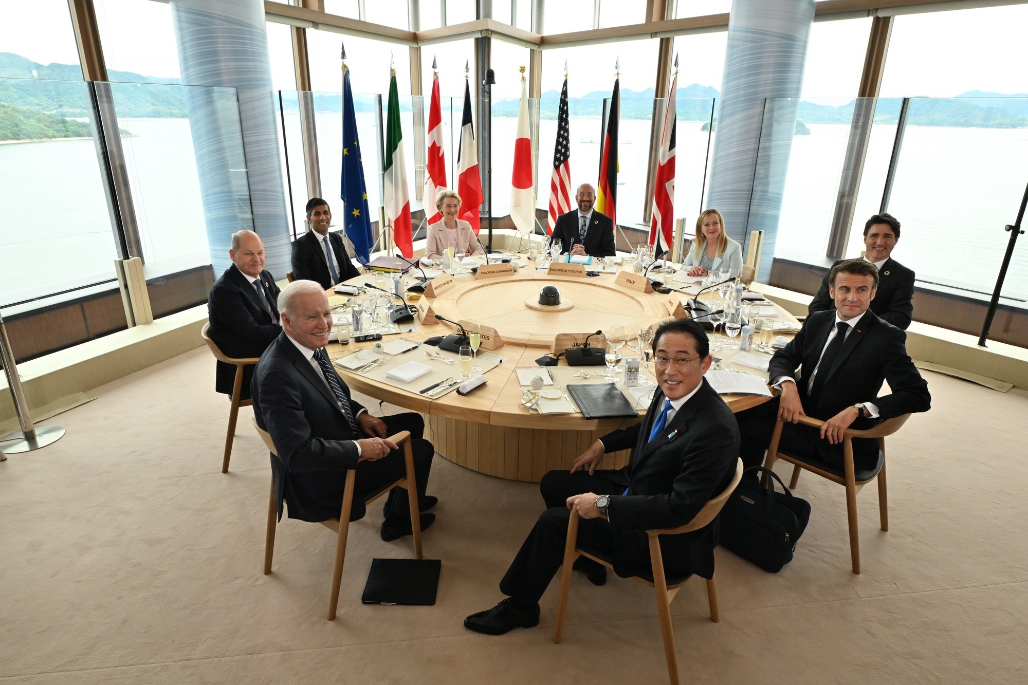 epa10638156 A handout photo made available by the G7 Hiroshima Summit Host shows (L-R) US President Joe Biden, German Chancellor Olaf Scholz, Britain&#039;s Prime Minister Rishi Sunak, European Commission President Ursula von der Leyen, President of the European Council Charles Michel, Italian Prime Minister Giorgia Meloni, Canadian Prime Minister Justin Trudeau, French President Emmanuel Macron and Japan&#039;s Prime Minister Fumio Kishida posing for a photo during a working lunch meeting during the G7 Hiroshima Summit in Hiroshima, Japan, 19  May 2023. The G7 Hiroshima Summit will be held from 19 to 21 May 2023.  EPA/G7 Hiroshima Summit Host  HANDOUT EDITORIAL USE ONLY/NO SALES