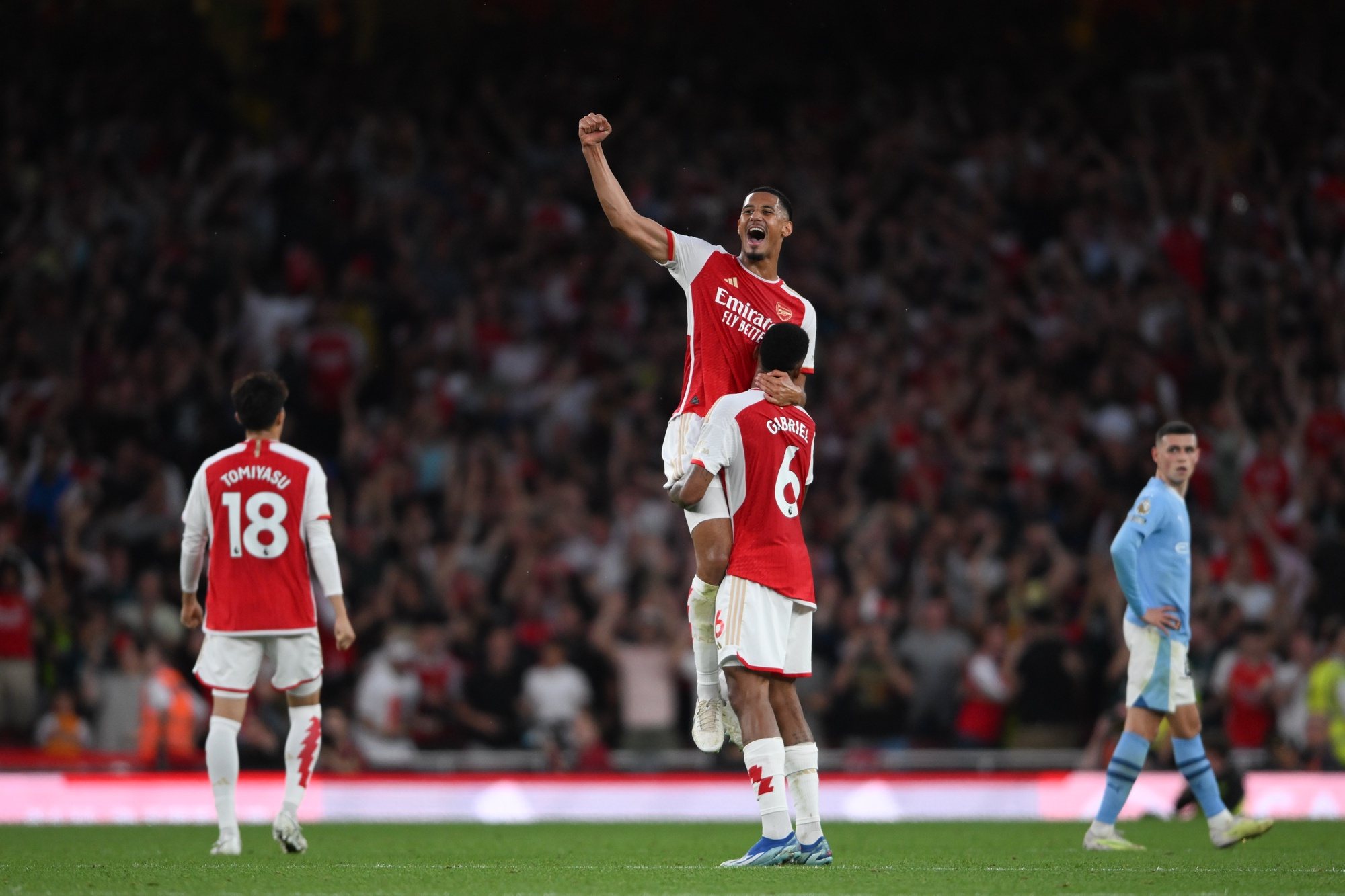 epa10908019 Arsenal&#039;s Gabriel Jesus (L) celebrates with Arsenal&#039;s Gabriel Magalhaes (R) after the English Premier League soccer match between Arsenal FC and Manchester City, in London, Britain, 08 October 2023.  EPA/DANIEL HAMBURY EDITORIAL USE ONLY. No use with unauthorized audio, video, data, fixture lists, club/league logos or &#039;live&#039; services. Online in-match use limited to 120 images, no video emulation. No use in betting, games or single club/league/player publications.