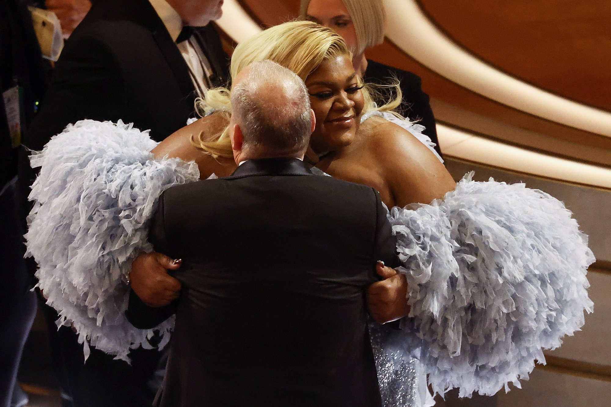 epa11212637 Da&#039;Vine Joy Randolph (R) embraces Paul Giamatti (L) during the 96th annual Academy Awards ceremony at the Dolby Theatre in the Hollywood neighborhood of Los Angeles, California, USA, 10 March 2024. The Oscars are presented for outstanding individual or collective efforts in filmmaking in 23 categories.  EPA/CAROLINE BREHMAN