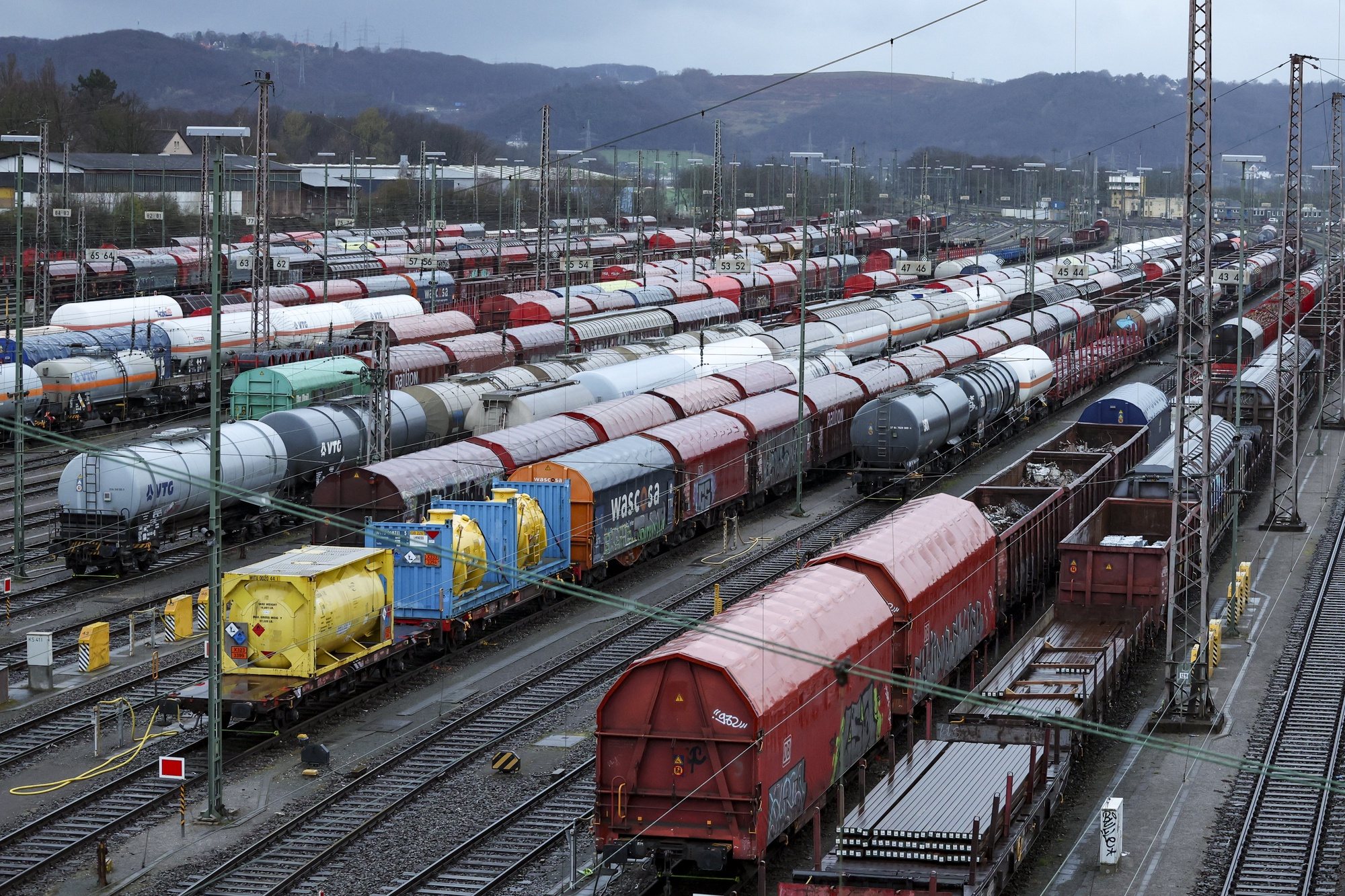 epa11215038 Cargo trains standstill during a German Train Drivers&#039; Union (GDL) strike at a Cargo station in Hagen, Germany, 11 March 2024. The GDL called on its members to strike starting 6:00 pm on 11 March for freight trains and 2:00 am on 12 March for passenger trains for 24 hours, over a wages dispute with German railway company Deutsche Bahn (DB).  EPA/CHRISTOPHER NEUNDORF