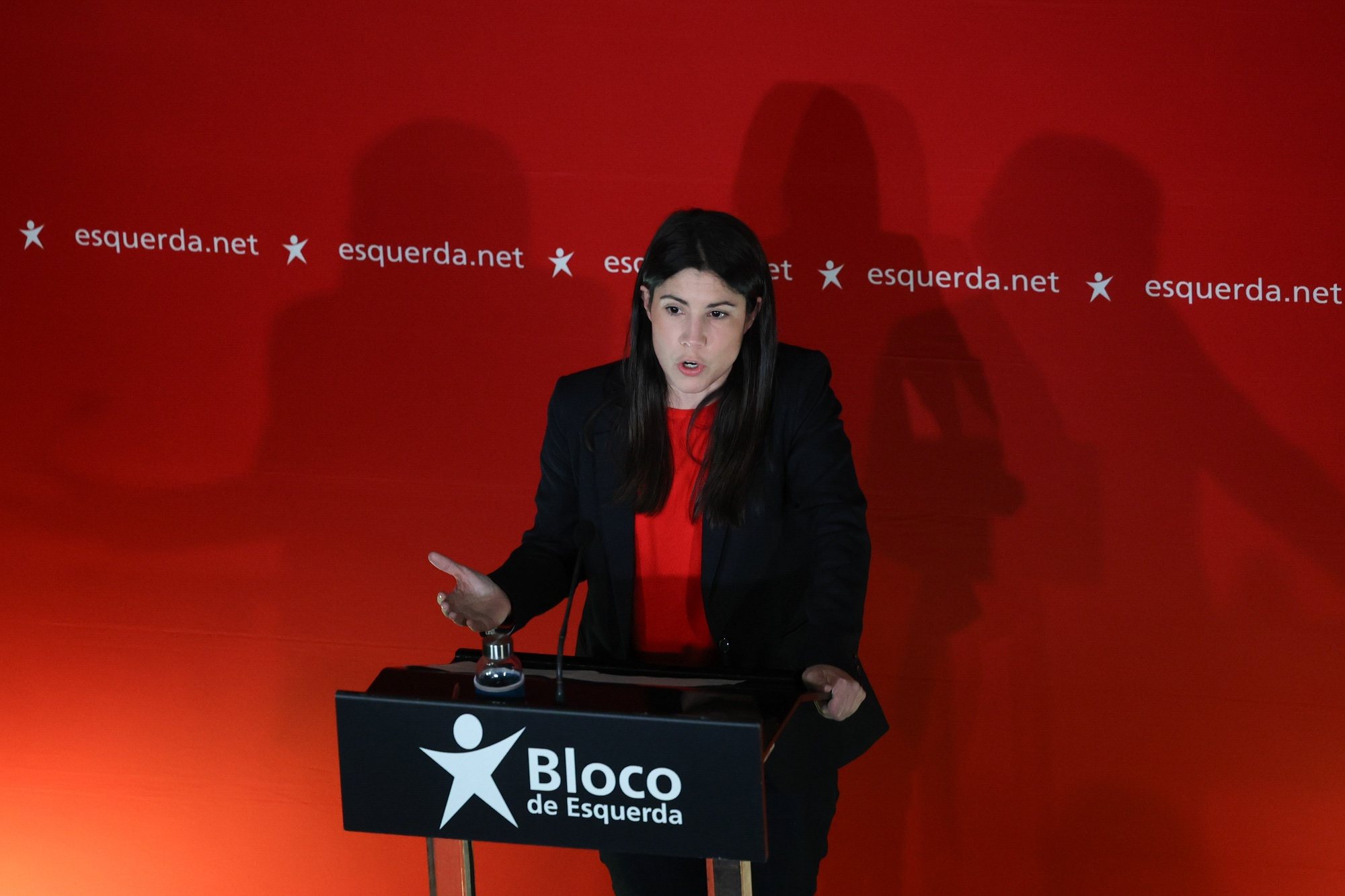 epa11213046 Left-wing coordinator of the Left Bloc (BE) Mariana Mortagua holds a press conference during the election night of the legislative elections 2024 at Lisbon Forum in Lisbon, Portugal, 10 March 2024. More than 10.8 million Portuguese are expected to vote to elect 230 deputies to the Portuguese Parliament. Eighteen political forces (15 parties and three coalitions) are running in these elections.  EPA/JOAO RELVAS
