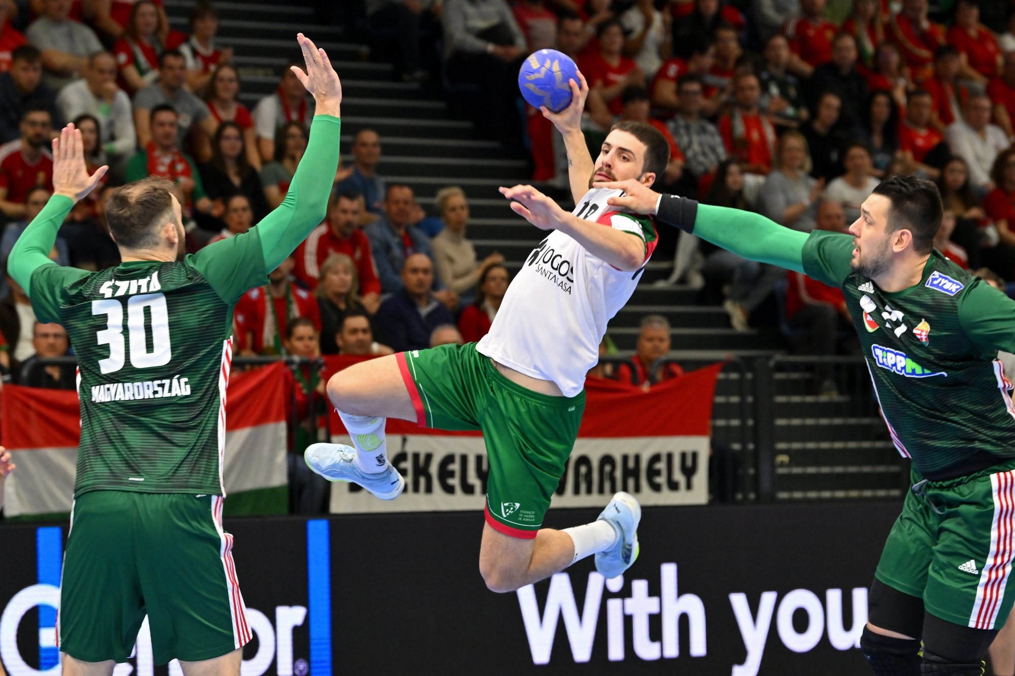 epa11226884 Martim Costa (C) of Portugal throws the ball during the 2024 Olympic Games qualifying handball match Hungary vs. Portugal in Tatabanya, Hungary, 17 March 2024.  EPA/Boglarka Bodnar HUNGARY OUT