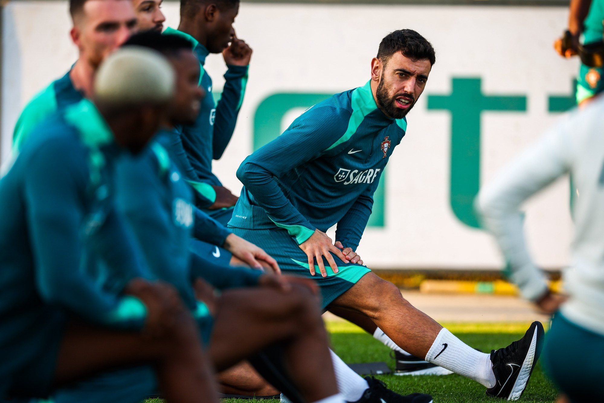 Portugal national team player Bruno Fernandes (R) attends a training session at Cidade do Futebol in Oeiras, Portugal, 18 March 2024. Portugal will play friendly matches against Sweden and Slovenia in preparation for the upcoming Euro 2024.  JOSE SENA GOULAO/LUSA