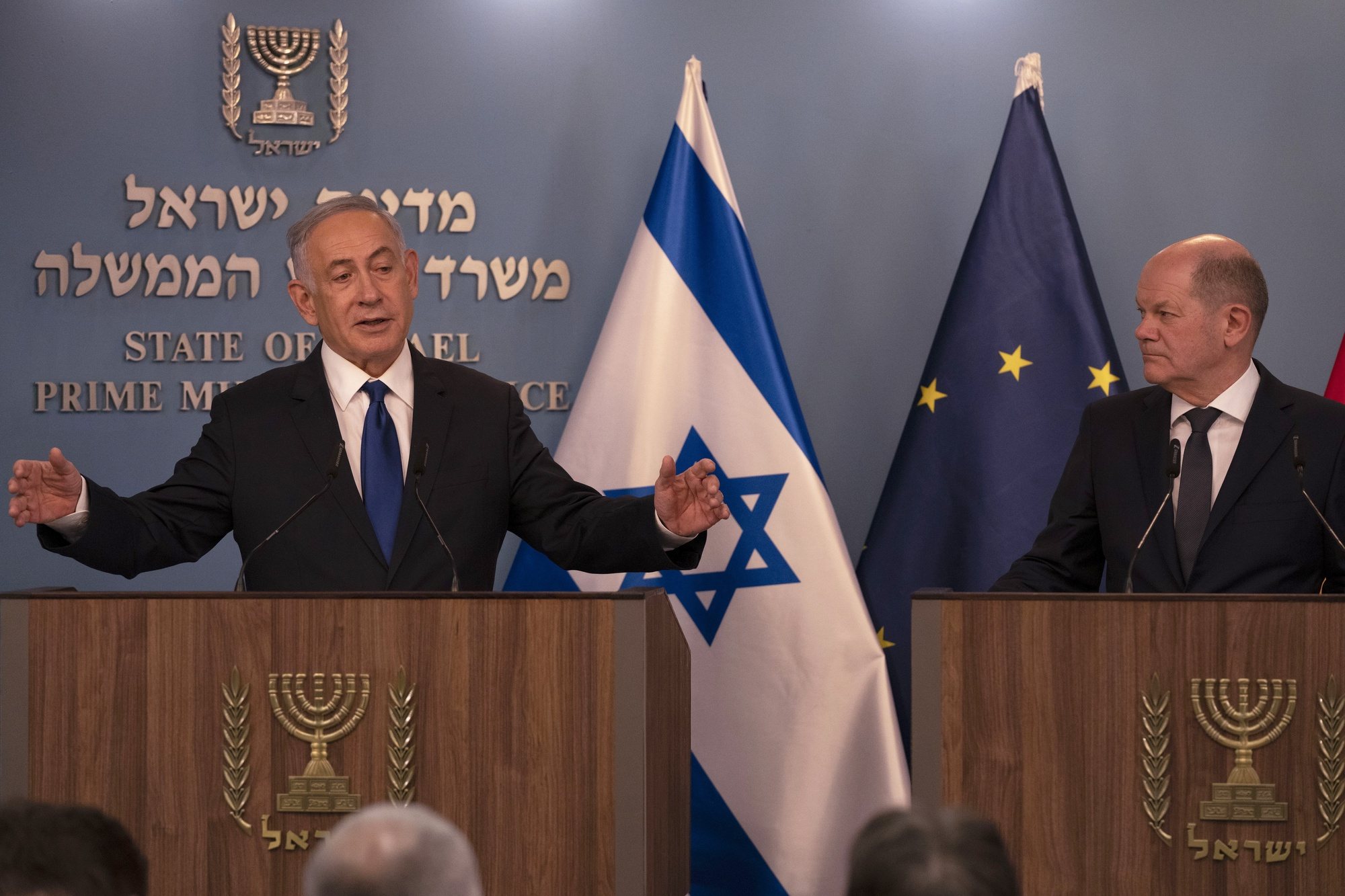 epa11226393 Israeli Prime Minister Benjamin Netanyahu (L) with German Chancellor Olaf Scholz (R) attend a press conference following their meeting in Jerusalem, 17 March 2024. During a joint press statement with the Israeli Prime Minister, Chancellor Scholz called for increased humanitarian aid for Palestinians in the Gaza Strip.  EPA/LEO CORREA / POOL
