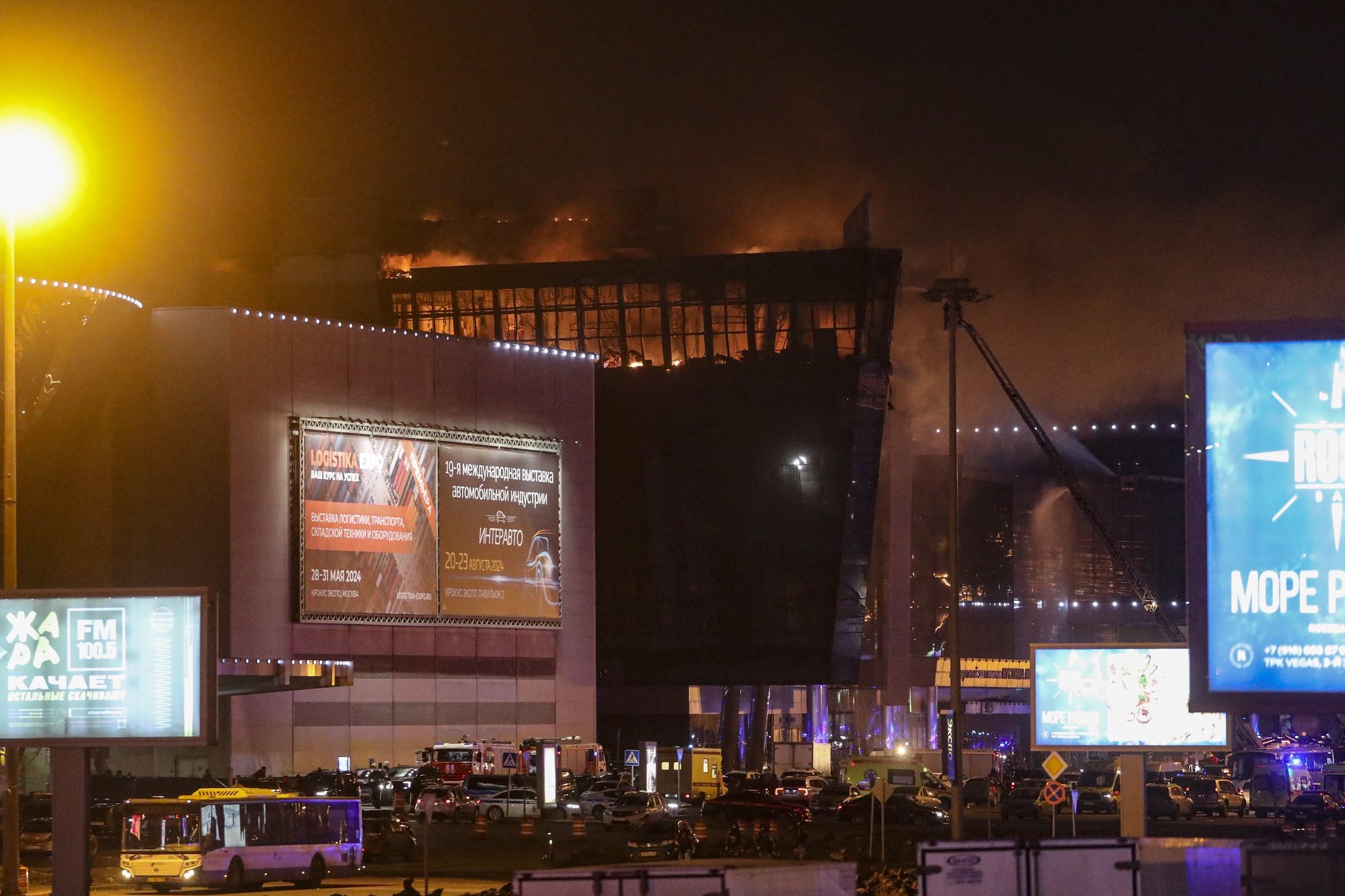 epa11237365 Fire rises above the Crocus City Hall concert venue following a shooting in Krasnogorsk, outside Moscow, Russia, 22 March 2024. A group of up to five gunmen has attacked the Crocus City Hall in the Moscow region, Russian emergency services said.  EPA/MAXIM SHIPENKOV