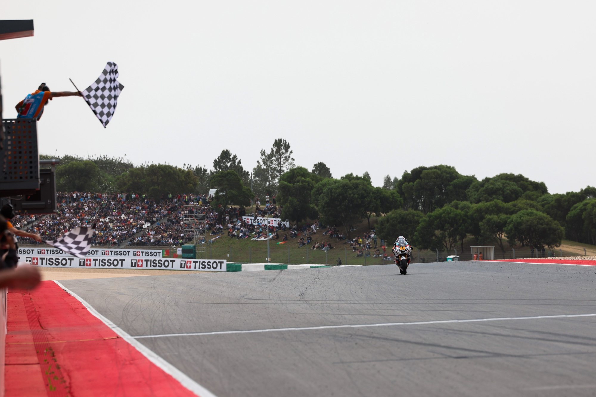 Aron Canet of Spain and Fantic Racing crosses the finish line in first position of the Moto2 Motorcycling Grand Prix of Portugal, in Portimao, Portugal, 24 March 2024. JOSE SENA GOULAO/LUSA