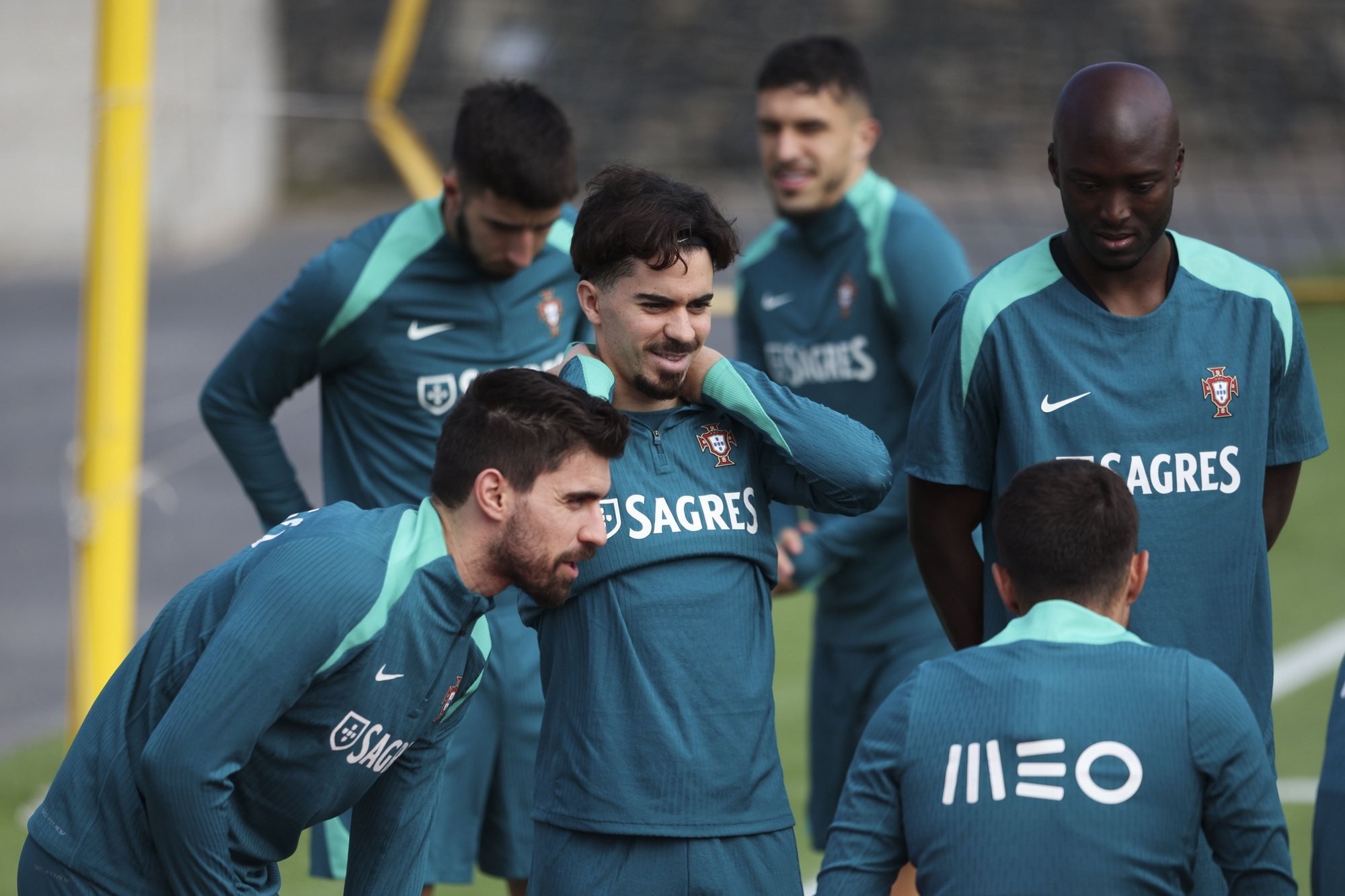 Portugal national soccer players Vitinha (C) and his team mates during a training session at Cidade do Futebol in Oeiras, Portugal, 25th March 2024. Portugal will play friendly match against Slovenia in preparation for the upcoming Euro 2024. ANDRE KOSTERS/LUSA