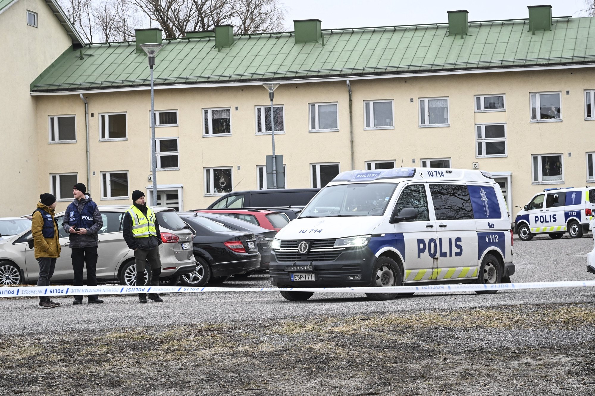 epa11255223 Polioce at the scene of a school shooting in Vantaa, Finland, 02 April 2024. Three children aged twelve have been wounded in a shooting at the school, police said. The suspect, also aged 12, fled the scene but was later arrested.  EPA/KIMMO BRANDT