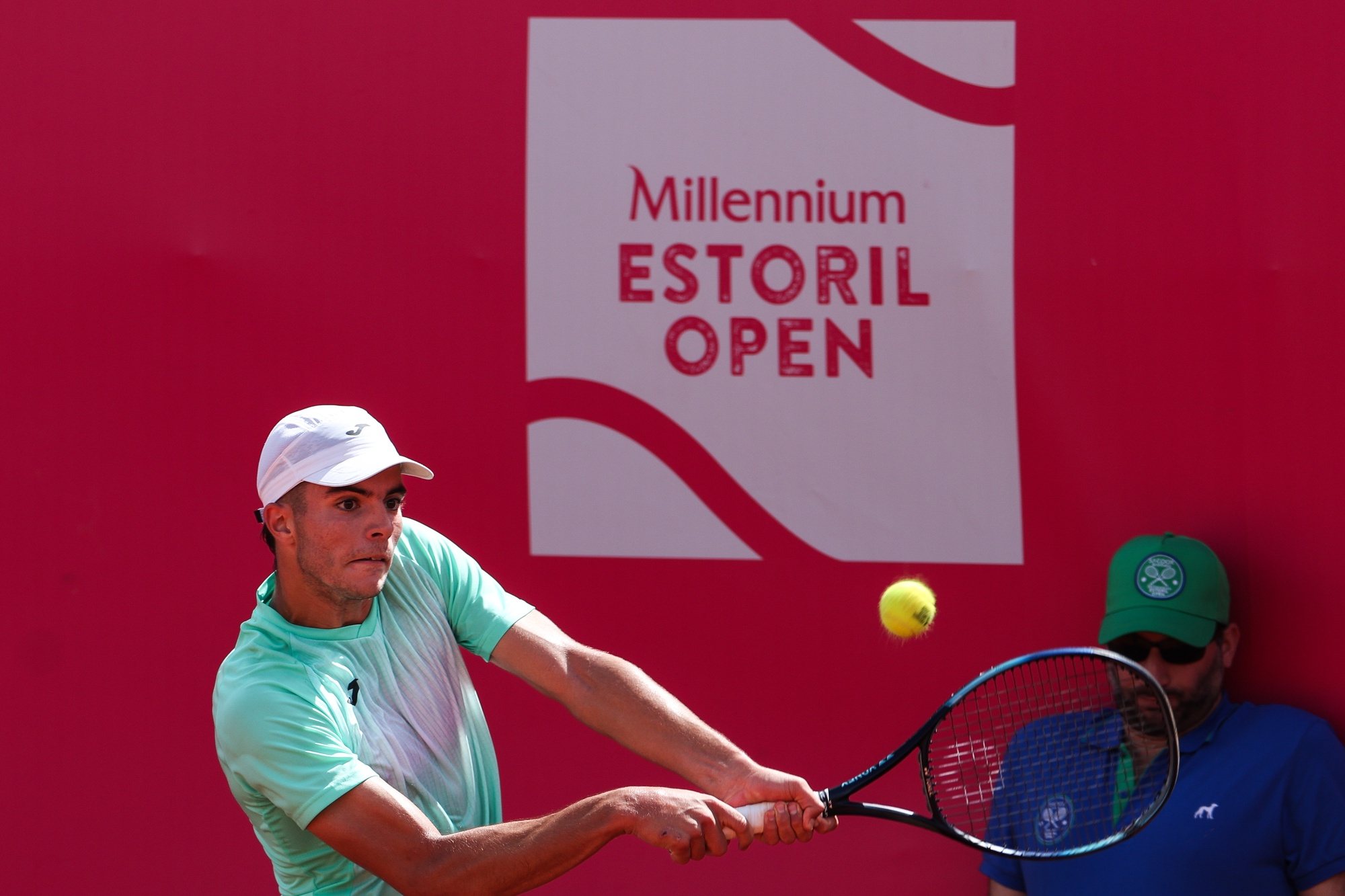 epa11256985 Jaime Faria of Portugal in action during his match against  David Jorda Sanchis of Spain on the third day of the Estoril Open tennis tournament, Oeiras, Portugal, 03 April 2024.  EPA/TIAGO PETINGA