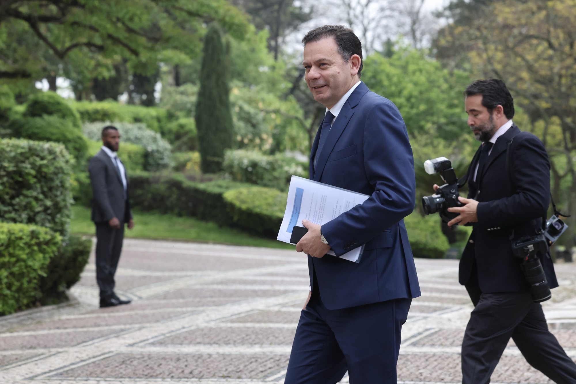 Portugal&#039;s Prime Minister Luis Montenegro (C) arrives at the official residence of Sao Bento to preside over the first meeting of the Council of Ministers of the XXIV Constitutional Government at the official residence in Lisbon, Portugal, 03 April 2024. JOAO RELVAS/LUSA