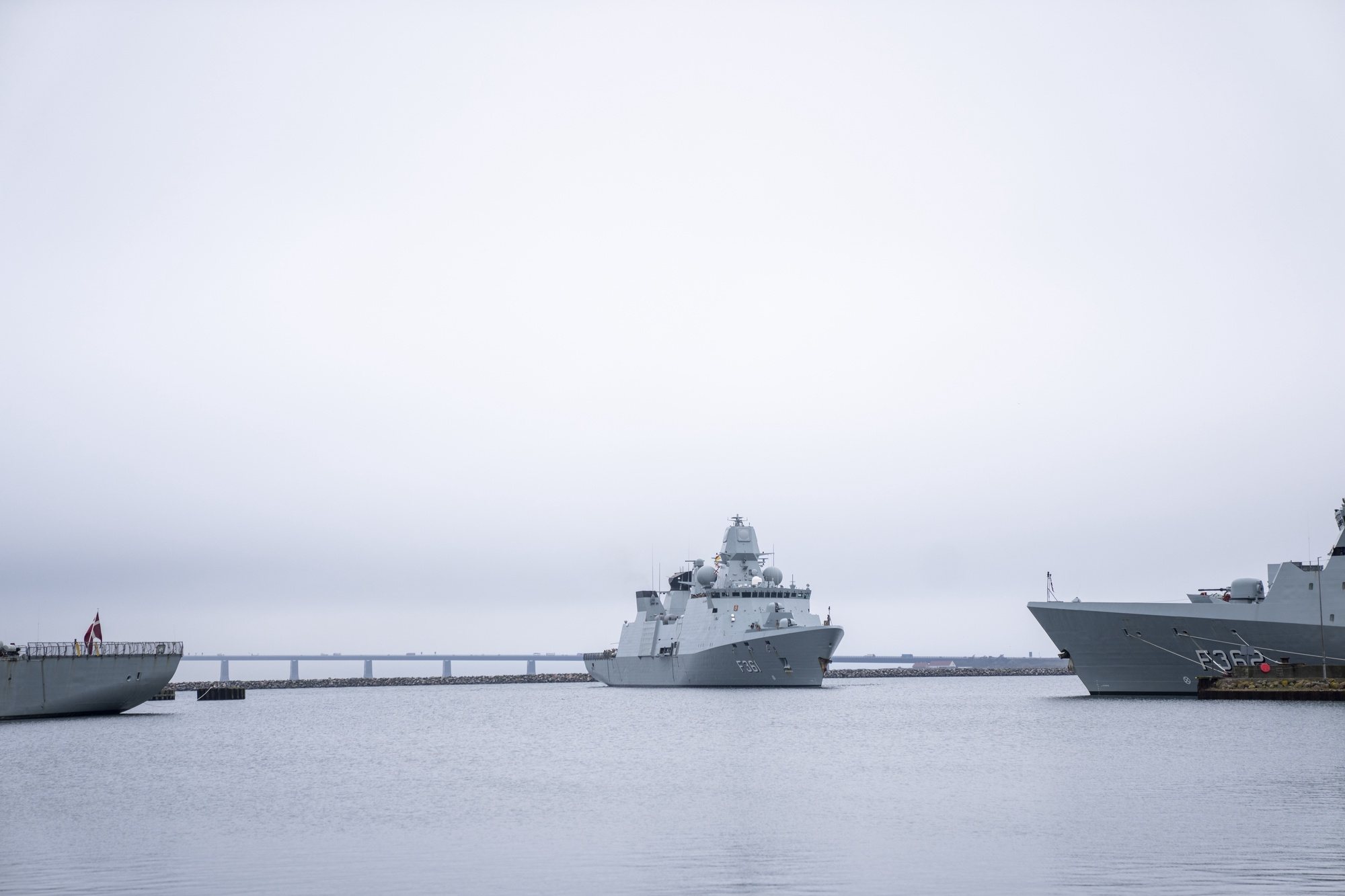 epa11258847 The frigate Iver Huitfeldt arrives at the base port at Naval Station Korsoer in Korsoer, Denmark, 04 April 2024. The Danish frigate Iver Huitfeldt has been deployed in the Red Sea as part of the international coalition Operation Prosperity Guardian since February 2024. The coalition&#039;s task is to protect civilian shipping against attacks from the Houthi movement in Yemen.  EPA/IDA MARIE ODGAARD DENMARK OUT