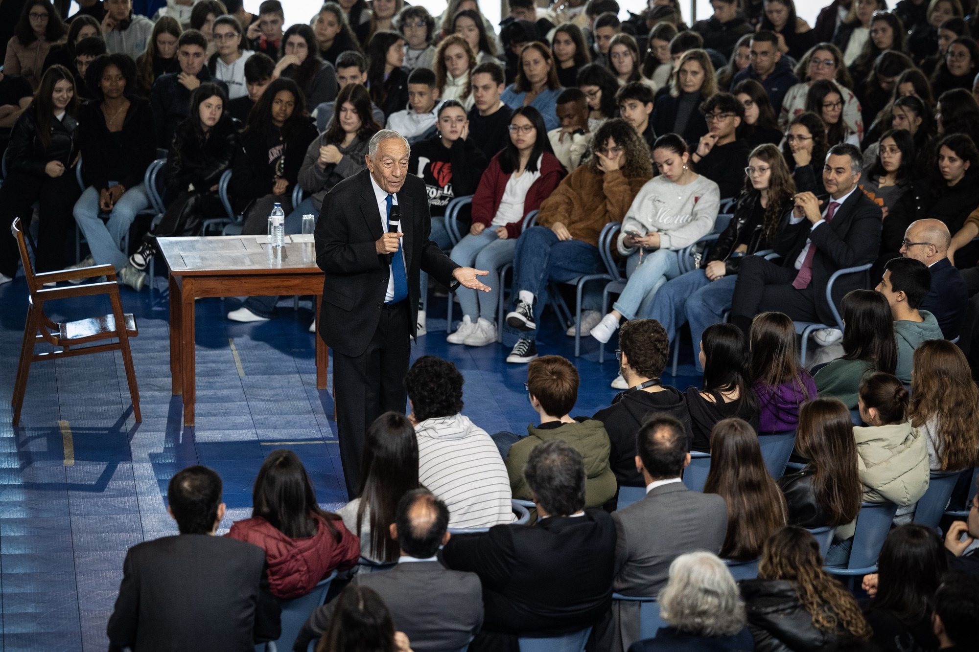 O Presidente da República, Marcelo Rebelo de Sousa participa em debate 25 Abril com alunos da Escola Rodrigues de Freitas, Porto, 8 de abril de 2024. JOSÉ COELHO/LUSA