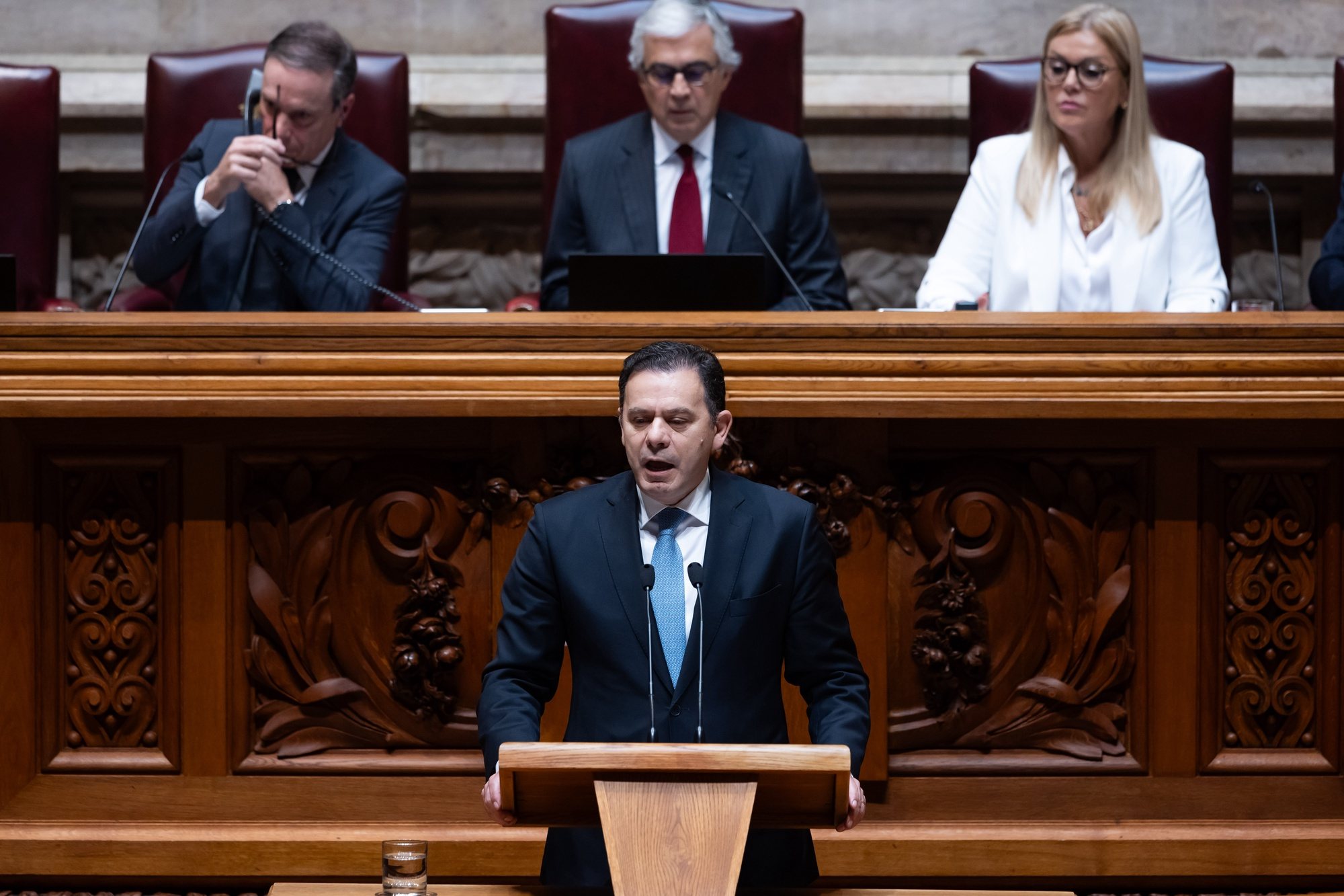 O primeiro-ministro, Luis Montenegro, intervém durante a sessão plenária de discussão do programa de Governo, na Assembleia da República, em Lisboa, 11 de abril de 2024. JOSÉ SENA GOULÃO/LUSA
