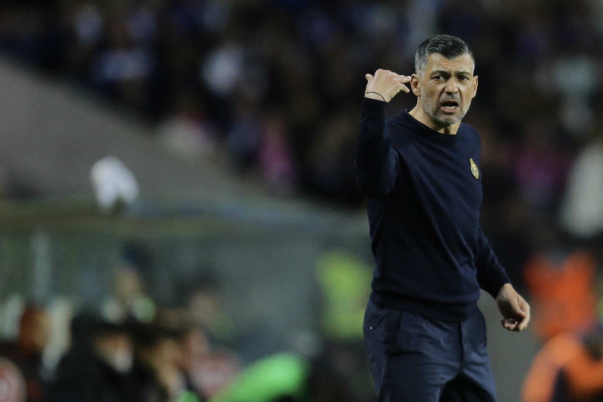 FC Porto head coach Sergio Conceicao reacts during their Portuguese First League soccer match against Vitoria de Guimaraes held at Dragao Stadium, in Porto, Portugal, 7 April 2024. MANUEL FERNANDO ARAUJO/LUSA