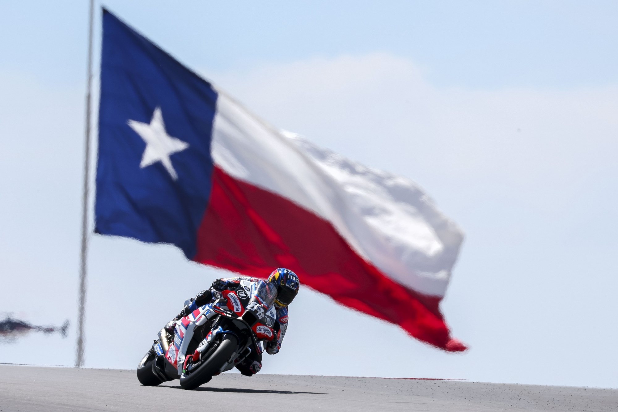 epa11275689 Portuguese rider Miguel Oliveira of the Trackhouse Racing Team in action during the practice session of the Moto3 category for the Motorcycling Grand Prix of The Americas at the Circuit of The Americas in Austin, Texas, USA, 12 April 2024  EPA/ADAM DAVIS