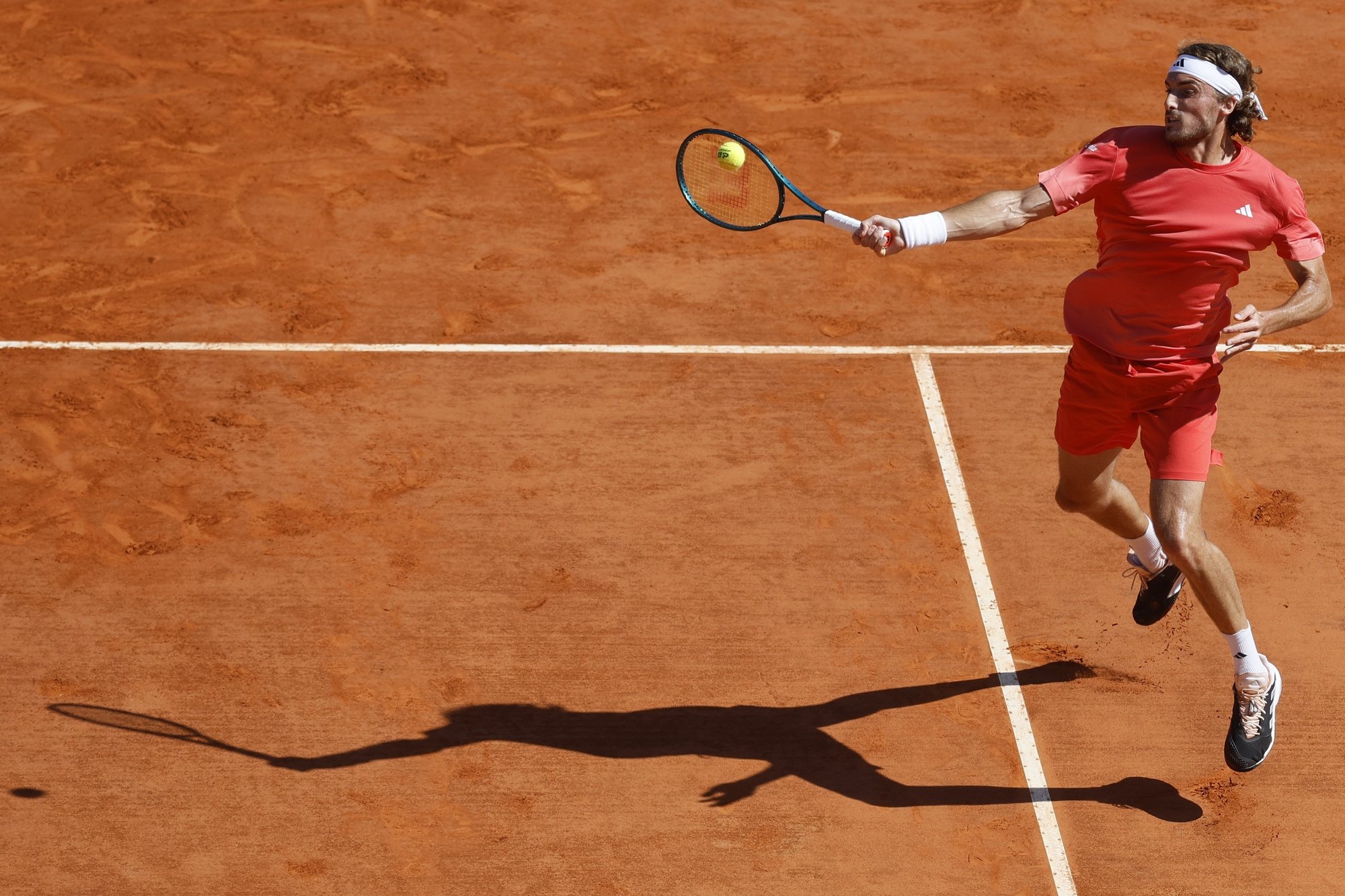 epa11278199 Stefanos Tsitsipas of Greece in action during his final match against Casper Ruud of Norway at the ATP Monte Carlo Masters tennis tournament in Roquebrune Cap Martin, France, 14 April 2024.  EPA/Sebastien Nogier