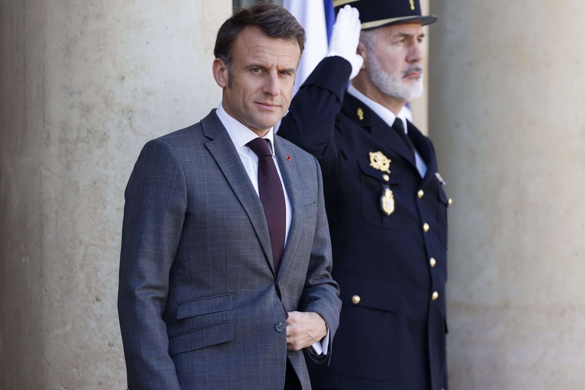 epa11274626 France&#039;s President Emmanuel Macron (L) waits for the arrival of Albania&#039;s Prime Minister Edi Rama (not pictured) prior to a working lunch at the presidential Elysee Palace, in Paris, France, 12 April 2024.  EPA/LUDOVIC MARIN / POOL  MAXPPP OUT