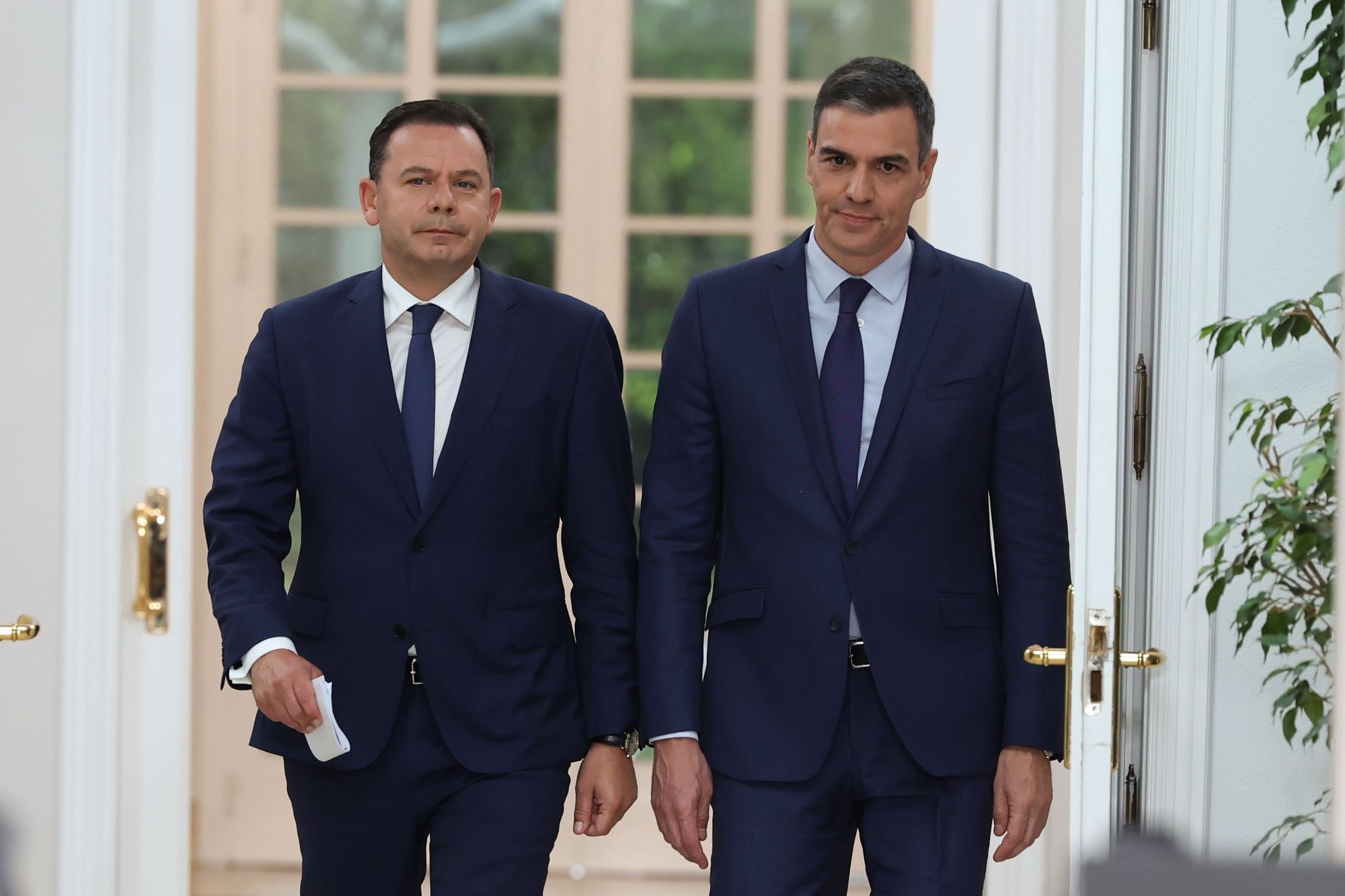 epa11280703 Spanish Prime Minister Minister Pedro Sanchez (R) and Portuguese Prime Minister Luis Montenegro (L) arrive to address a press conference at the Moncloa Palace in Madrid, Spain, 15 April 2024. Montenegro is on an official visit to Spain.  EPA/KIKO HUESCA
