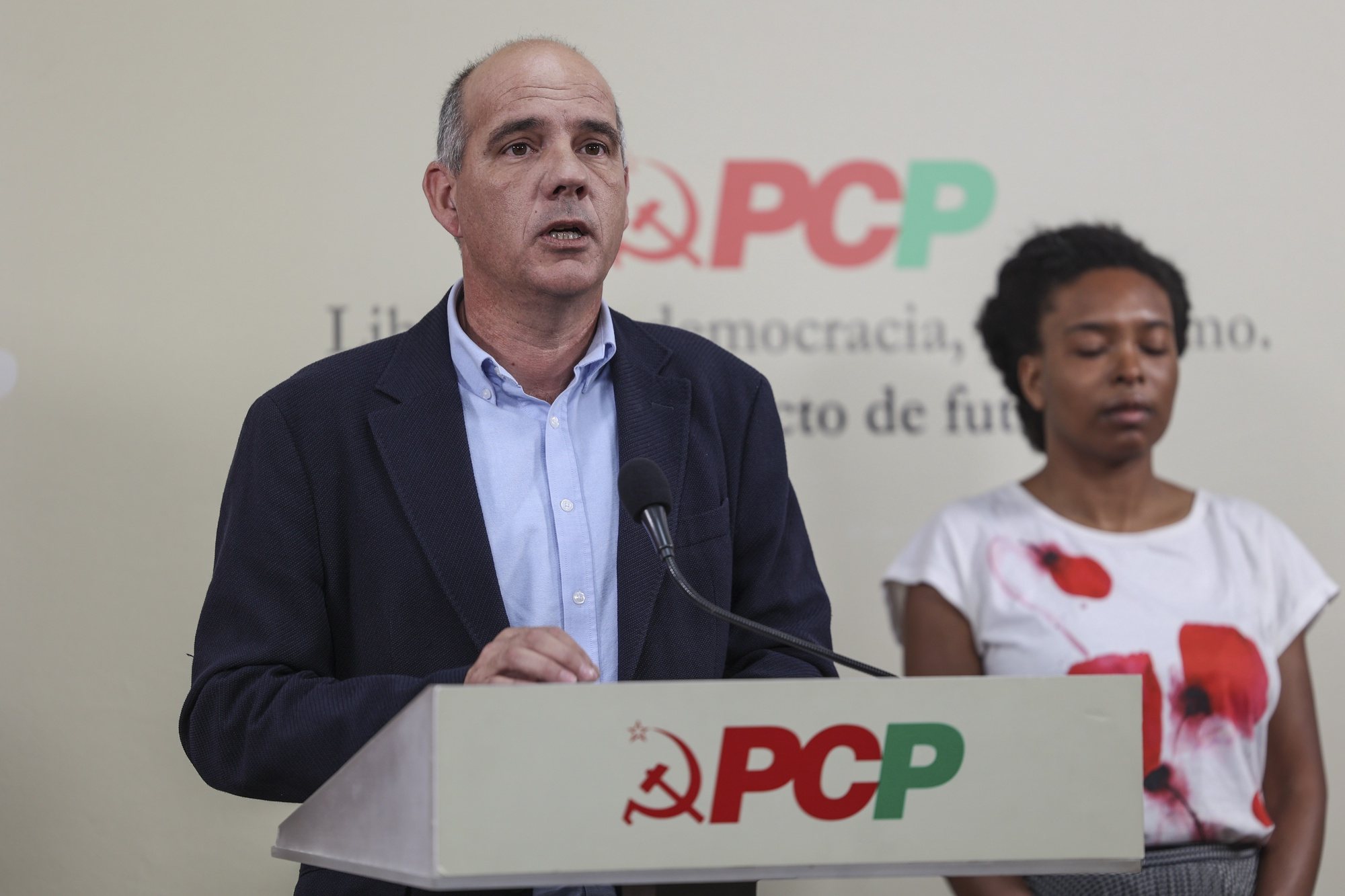 O secretário Geral do PCP, Paulo Raimundo, apresenta conclusões da reunião do Comité Central do PCP, esta manhã em Lisboa, 16 de abril de 202. MIGUEL A. LOPES/LUSA