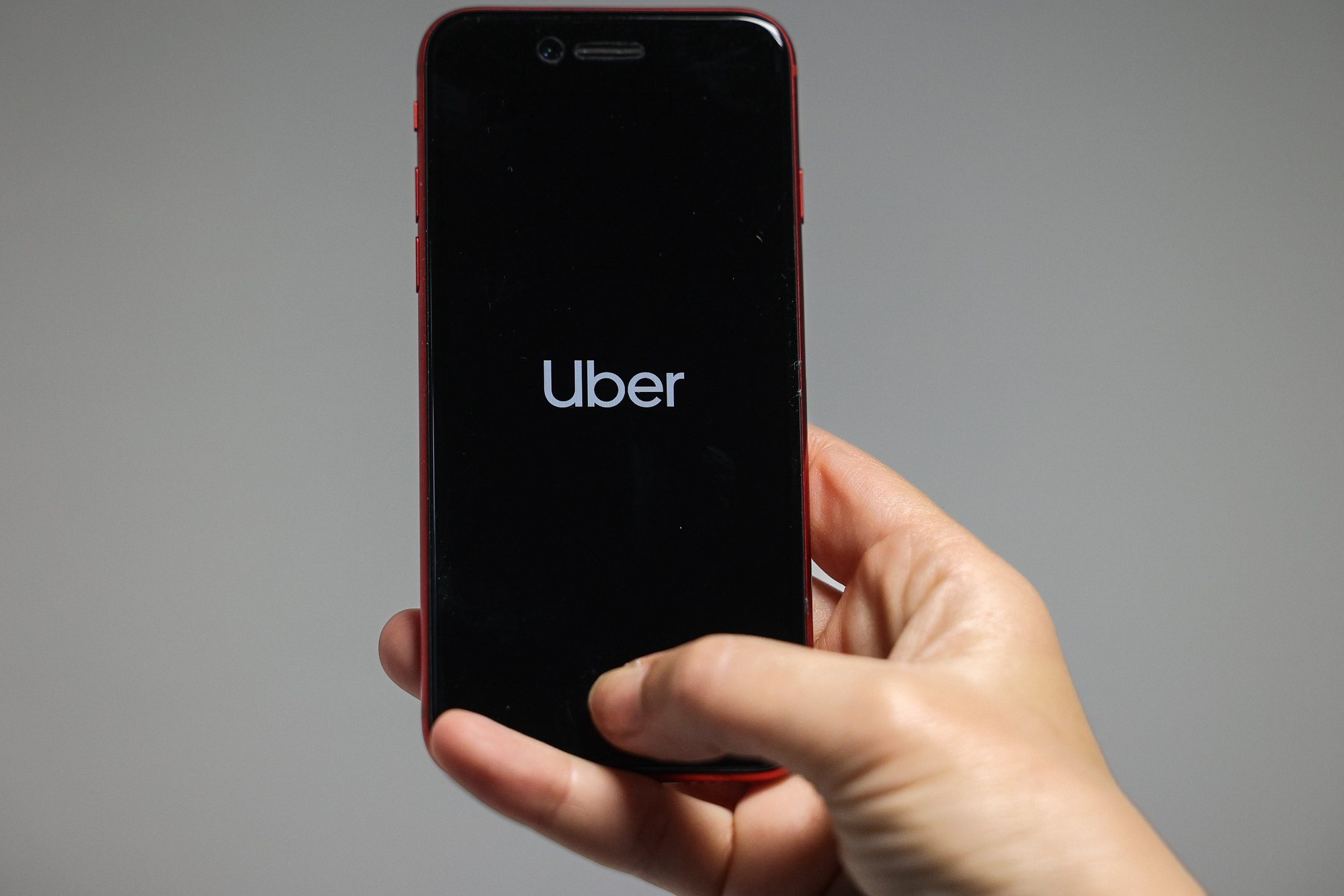 Aplicação da Uber num telemóvel, Lisboa 16 de abril de 2024. TIAGO PETINGA/LUSA