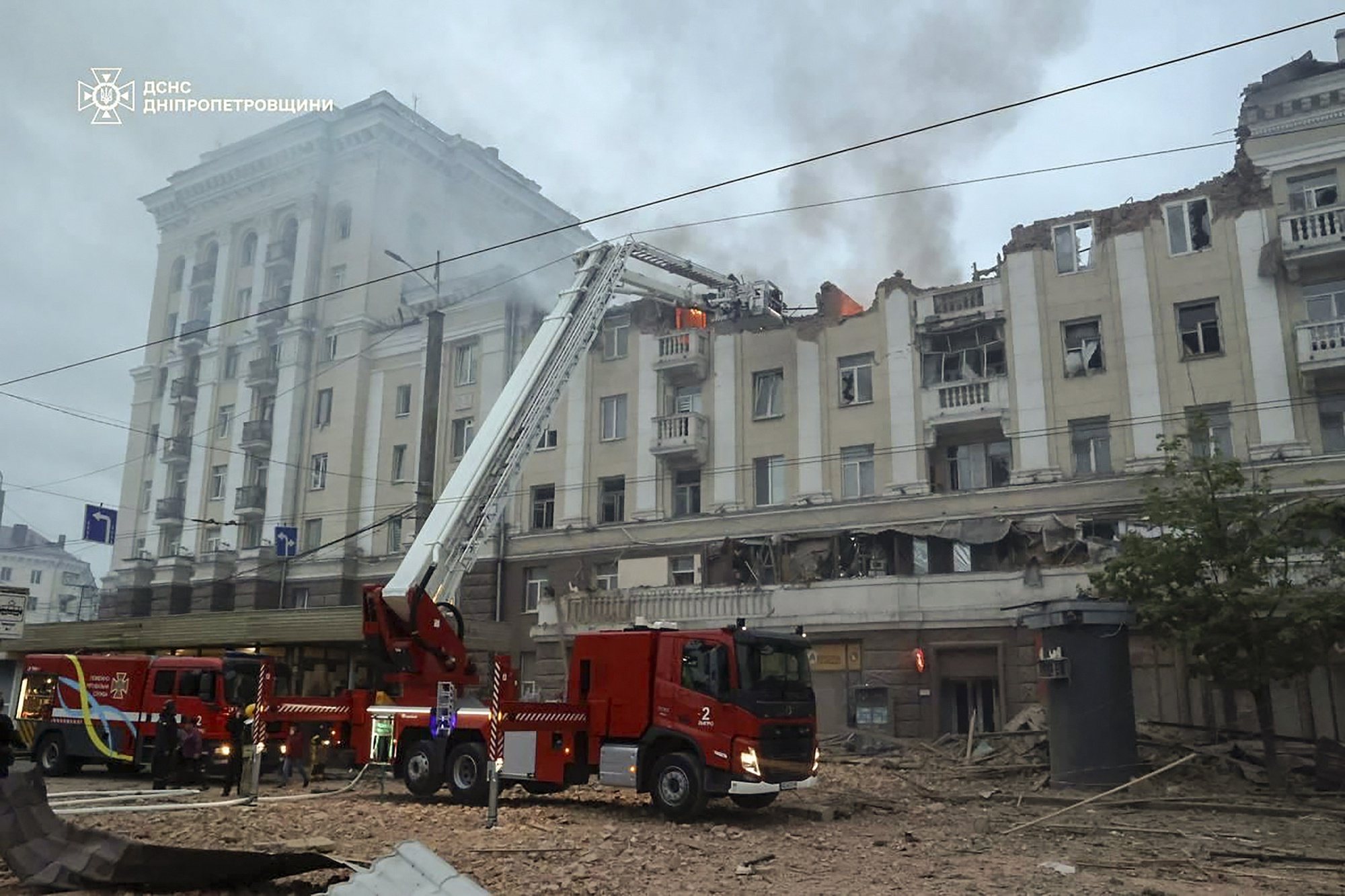 epa11287726 A handout photo made available by the State Emergency Service shows Ukrainian rescuers working at the site of a rocket attack on a residential building in the city of Dnipro, Dnipropetrovsk region, southeastern Ukraine, 19 April 2024, amid the Russian invasion. According to the State Emergency Service, at least two people died and 16 others were injured in a Russian rocket attack on Dnipro in the early morning of 19 April.  EPA/STATE EMERGENCY SERVICE HANDOUT   HANDOUT EDITORIAL USE ONLY/NO SALES HANDOUT EDITORIAL USE ONLY/NO SALES