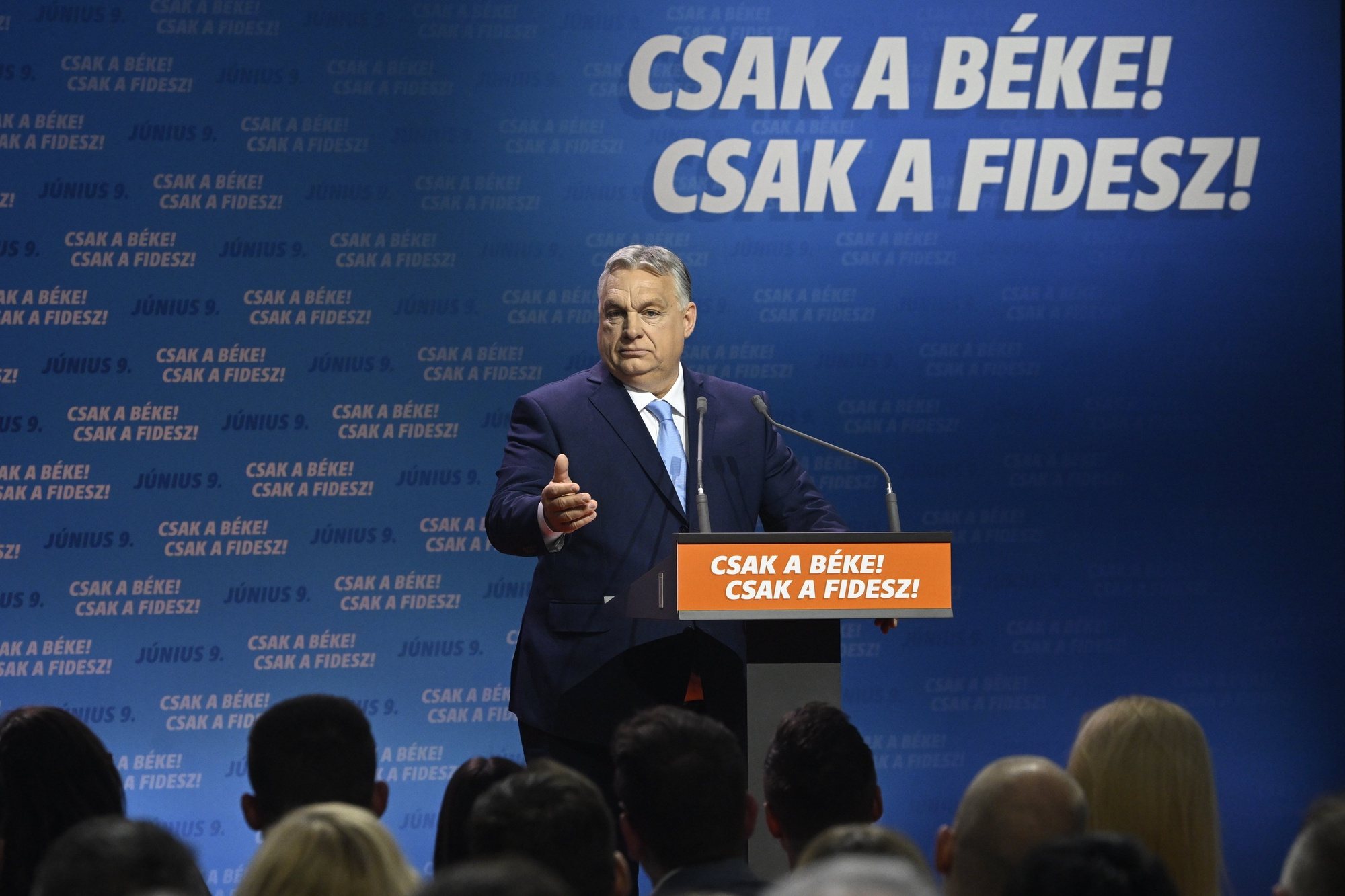 epa11288781 Hungarian Prime Minister and Chairman of Fidesz party Viktor Orban addresses a rally launching the campaign of the party for the European Parliamentary and the local elections in Budapest, Hungary, 19 April 2024. The inscription readPeace only! Fidesz only!  EPA/Szilard Koszticsak HUNGARY OUT