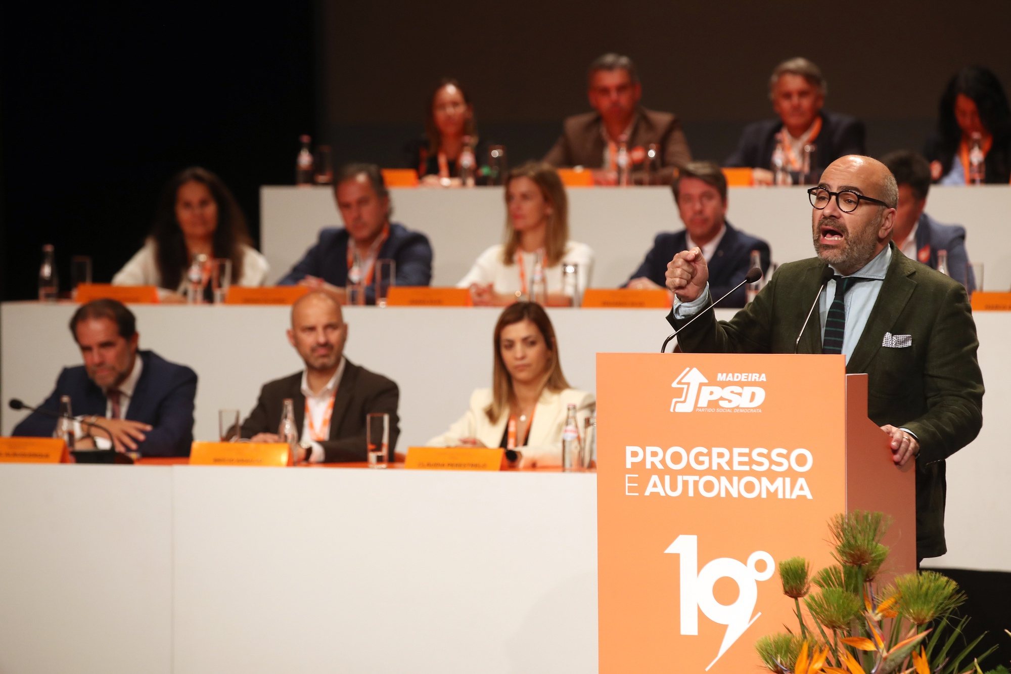 Miguel Pinto Luz (C), vice-presidente do PSD, durante a sessão de encerramento do 19º Congresso do PSD Madeira, no Funchal, 21 de abril de 2024, HOMEM DE GOUVEIA/LUSA