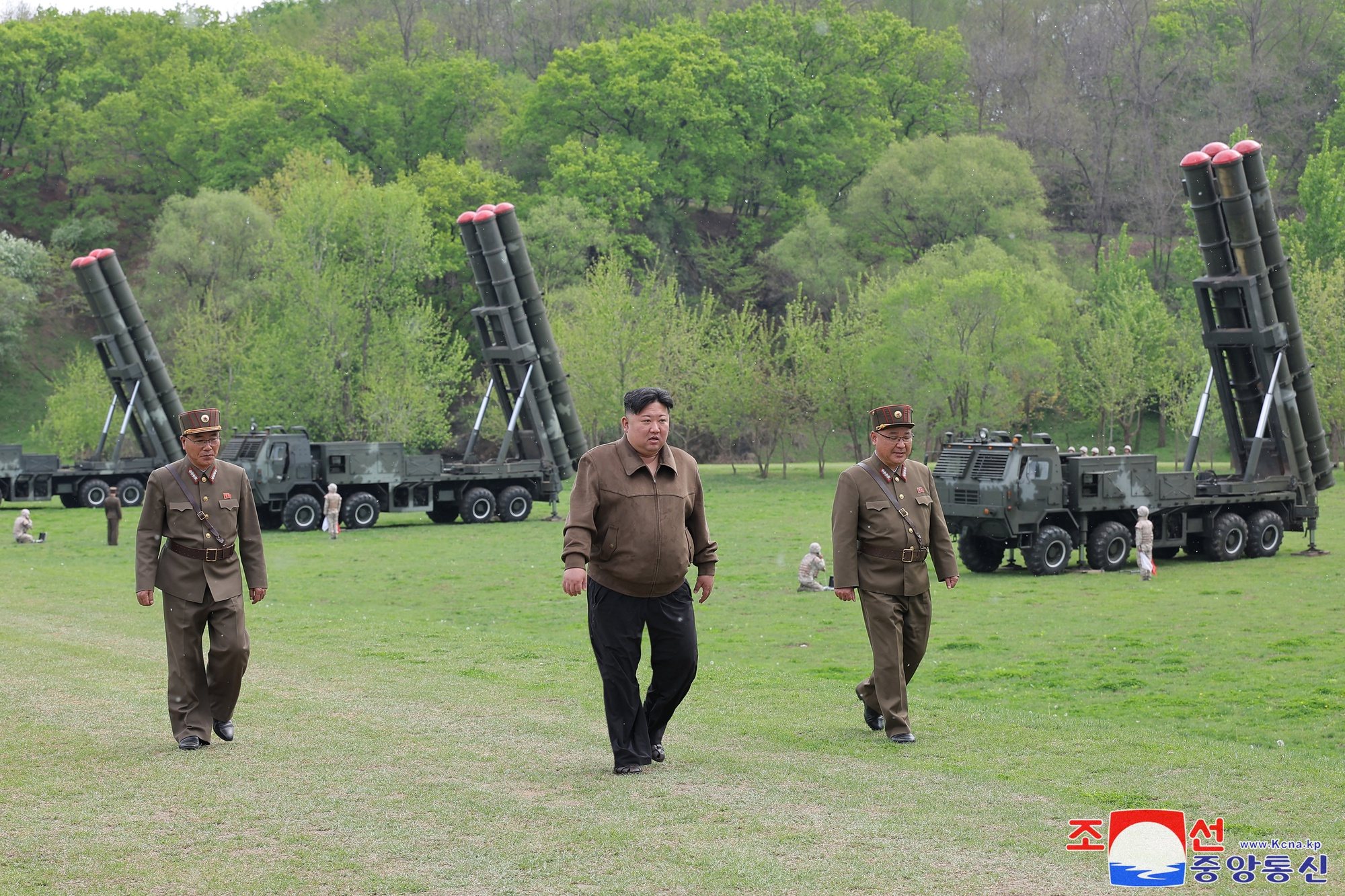 epa11294997 A photo released by the official North Korean Central News Agency (KCNA) shows North Korean leader Kim Jong Un (C) overseeing a simulated nuclear counterattack drill at an undisclosed location, North Korea, 22 April 2024 (issued 23 April 2024). According to KCNA, North leader Kim Jong Un on 22 April &#039;guided a combined tactical drill simulating a nuclear counterattack involving super-large multiple rocket artillerymen&#039;.  EPA/KCNA   EDITORIAL USE ONLY  EDITORIAL USE ONLY