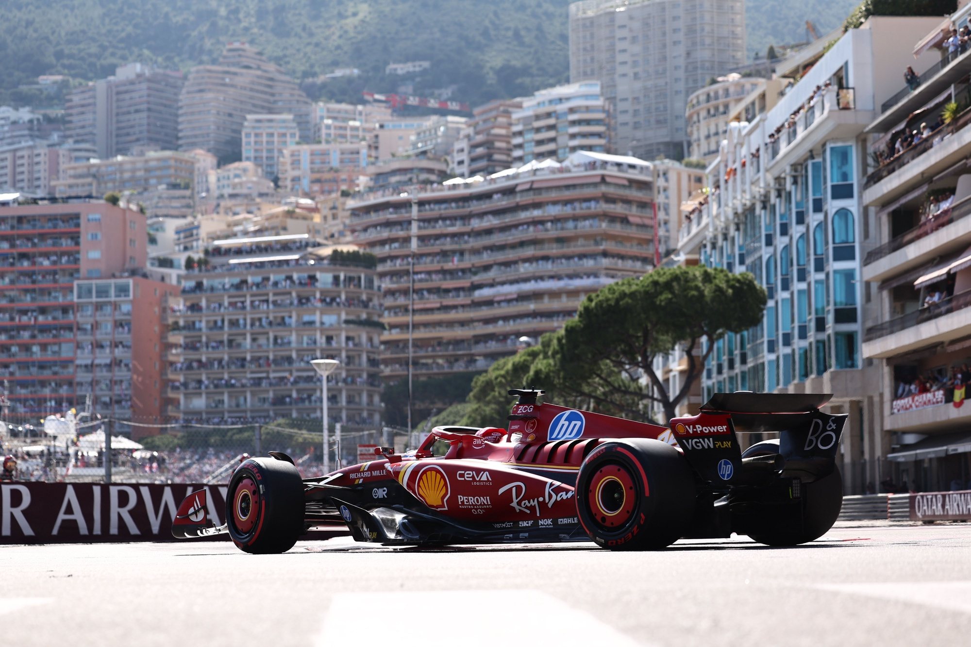 epa11368692 Scuderia Ferrari driver Charles Leclerc of Monaco in action during the Qualifying for the Formula One Grand Prix of Monaco, in Monte Carlo, Monaco, 25 May 2024. The Formula 1 Grand Prix of Monaco is held on the Circuit of Monaco on 26 May 2024.  EPA/ANNA SZILAGYI