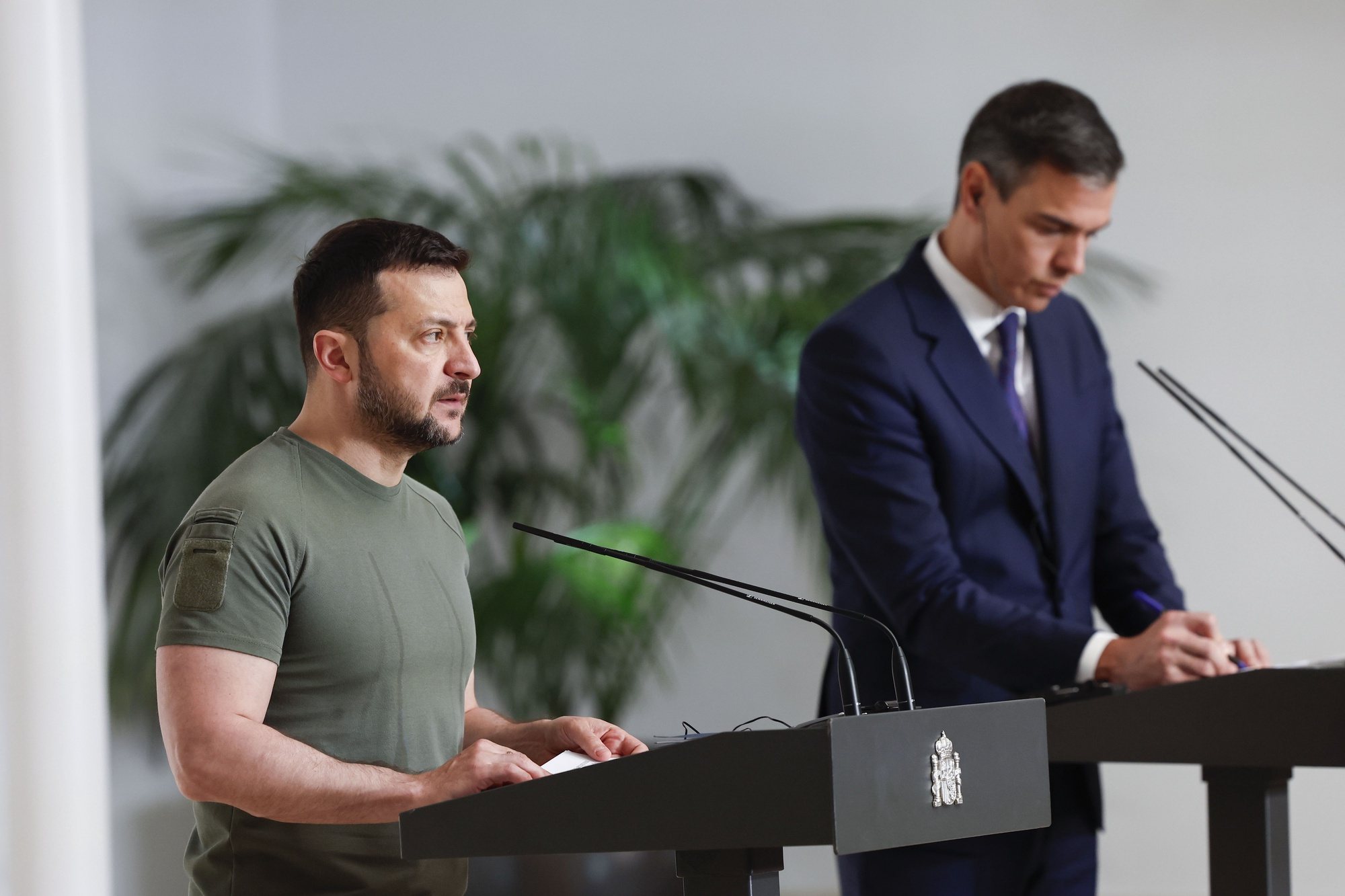 epa11373436 Ukrainian President Volodymyr Zelensky (L) and Spanish Prime Minister Pedro Sanchez (R) address a joint press conference after their meeting at La Moncloa Palace, in Madrid, Spain, 27 May 2024.  EPA/CHEMA MOYA