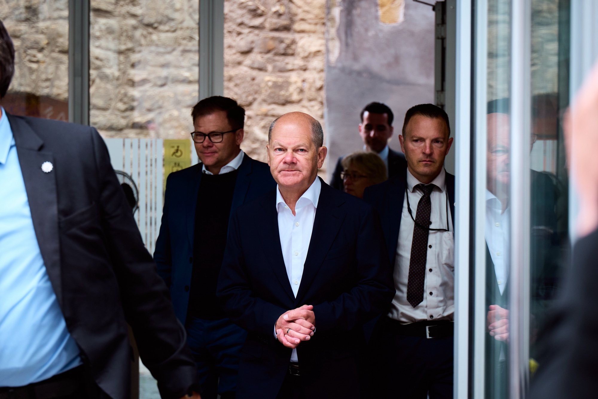 epa11381638 German Chancellor Olaf Scholz arrives to visit the Old Synagogue in Erfurt, Germany, 31 May 2024. The synagogue, which is now a museum and no longer in use for religious services, dates back over 900 years, making it Central Europe&#039;s oldest surviving synagogue. Scholz visited the museum and Jewish Community within his visit to the 103rd &#039;Katholikentag&#039; (lit: Catholics Day) that takes place in Erfurt from 29 May to 02 June 2024.  EPA/THOMAS ABE