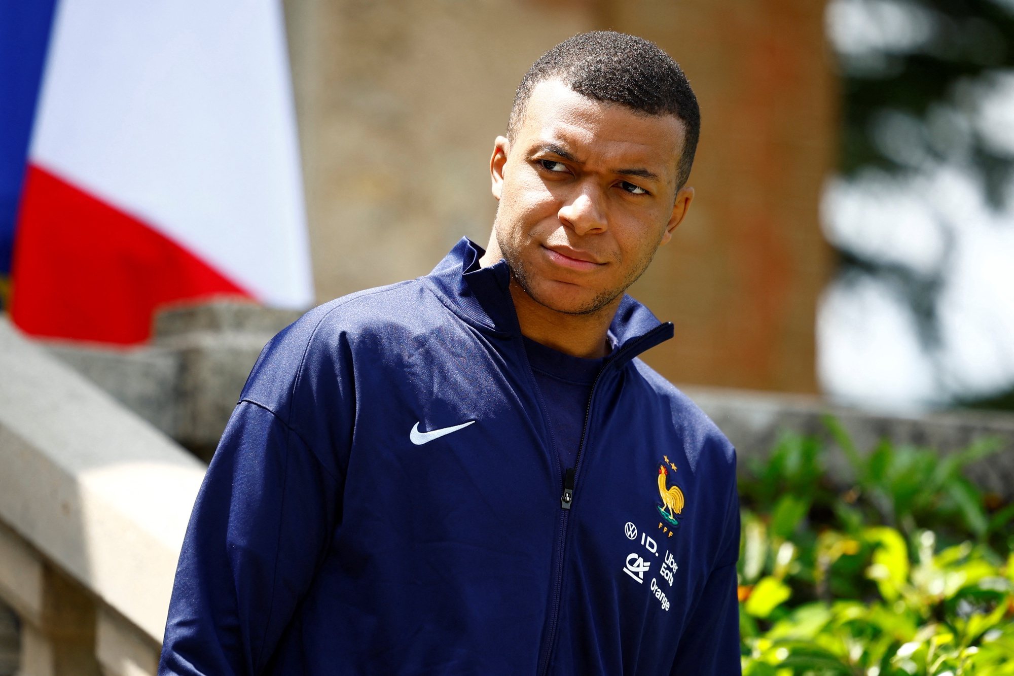 epa11387180 French soccer player Kylian Mbappe waits for the arrival of French President Emmanuel Macron for a lunch at their training camp ahead of the UEFA Euro 2024, in Clairefontaine-en-Yvelines, France, 03 June 2024.  EPA/SARAH MEYSSONNIER / POOL  MAXPPP OUT