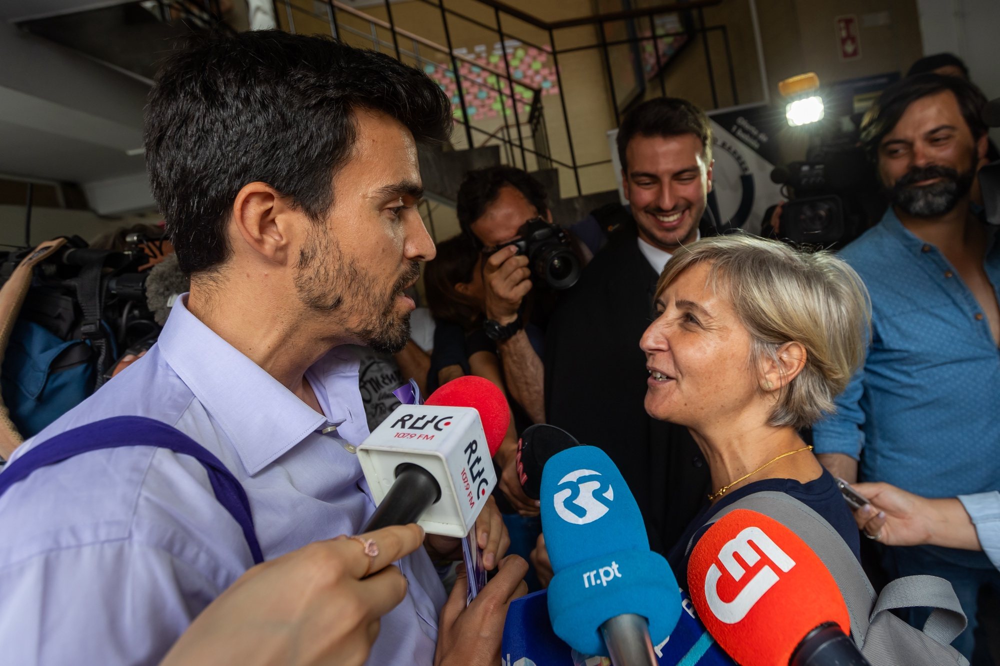 The candidate for the European Parliament for Socialist Party (PS), Marta Temido (R), talks to the Volt candidate for the european elections, Duarte Costa, during a visit to Coimbra Academic Association as part of the campaign for the 2024 European elections in Coimbra, Portugal, 06 June 2024. In Portugal, the European elections take place on 09 June and will be contested by 17 parties and coalitions. JOSE SENA GOULAO/LUSA