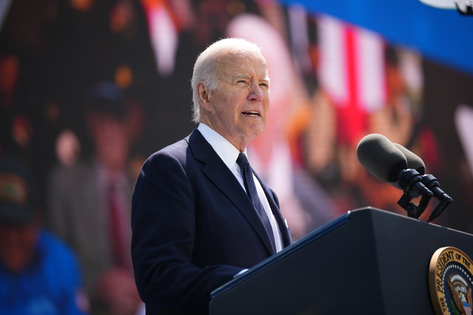 epa11393189 US President Joe Biden delivers a speech during a commemorative ceremony to mark D-Day 80th anniversary, at the US cemetery in Colleville-sur-Mer, Normandy, France, 06 June 2024. Normandy is hosting various events to officially commemorate the 80th anniversary of the D-Day landings that took place on June 6, 1944.  EPA/Daniel Cole / POOL MAXPPP OUT