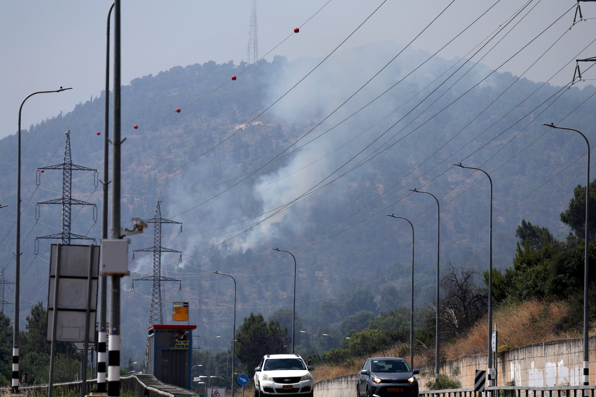 epaselect epa11388528 Smoke rises in Kiryat Shmona, northern Israel, following strikes by Hezbollah missiles, 04 June 2024. An Israeli army spokesperson reported that six IDF reservist soldiers were lightly injured as a result of smoke inhalation and transferred to a hospital to receive medical treatment.  EPA/ATEF SAFADI