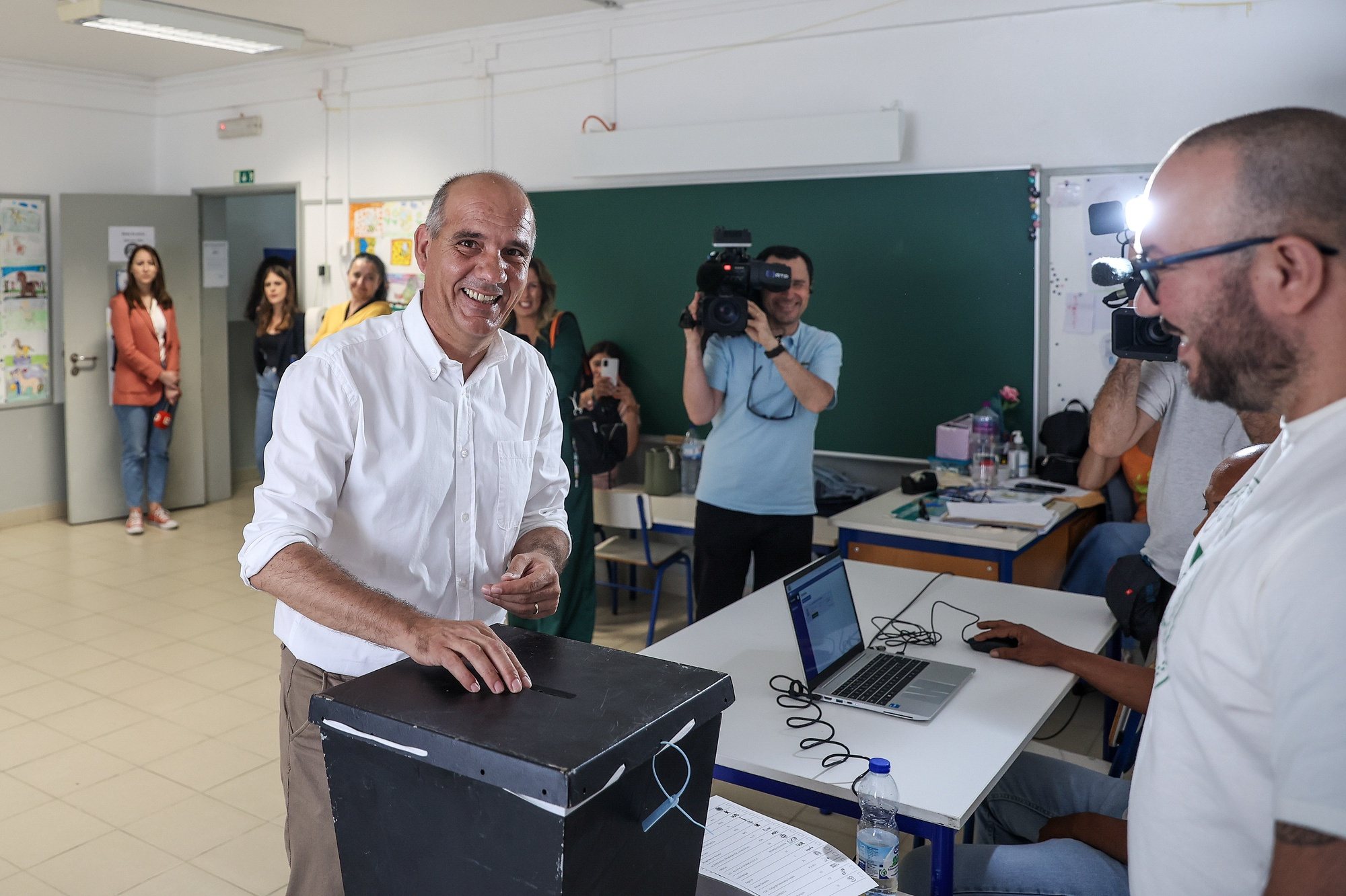 The secretary-general of the Portuguese Communist Party (PCP) Paulo Raimundo cast his ballot for the European Elections at a polling station in Moita, Portugal, 09 June 2024. More than 10.8 million registered voters in Portugal and abroad go to the polls today to choose 21 of the 720 members of the European Parliament. CARLOS M. ALMEIDA/LUSA