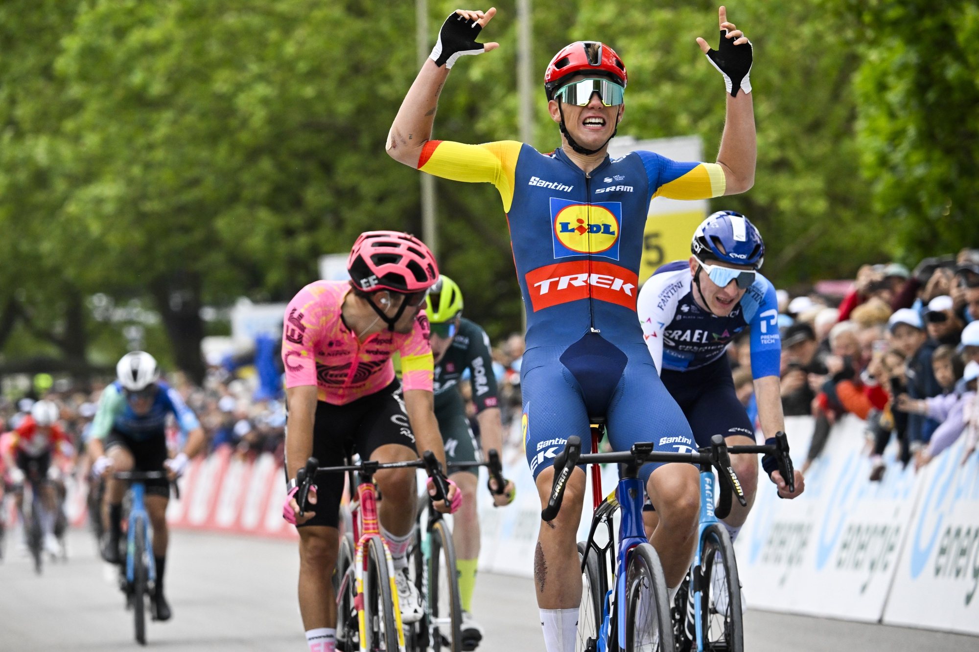 epa11404177 Lidl-Trek rider Thibau Nys from Belgium wins  the third stage of the 87th Tour de Suisse, a 161.7 km cycling race from Steinmaur to Rueschlikon, Switzerland, 11 June 2024.  EPA/GIAN EHRENZELLER