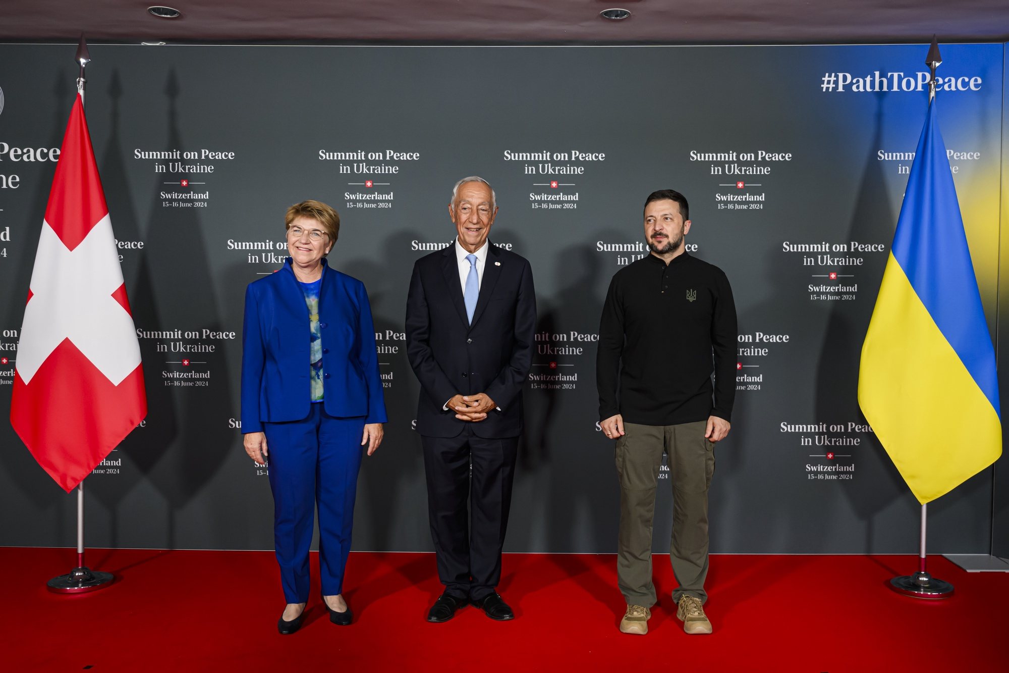 epa11412852 Swiss Federal President Viola Amherd (L) poses with President Marcelo Rebelo de Sousa of Portugal (C) and Ukraine&#039;s President Volodymyr Zelensky (R) during the Summit on Peace in Ukraine, in Stansstad near Lucerne, Switzerland, 15 June 2024. International heads of state gather on 15 and 16 June at the Buergenstock Resort in central Switzerland for the two-day Summit on Peace in Ukraine.  EPA/ALESSANDRO DELLA VALLE / POOL                     EDITORIAL USE ONLY  EDITORIAL USE ONLY